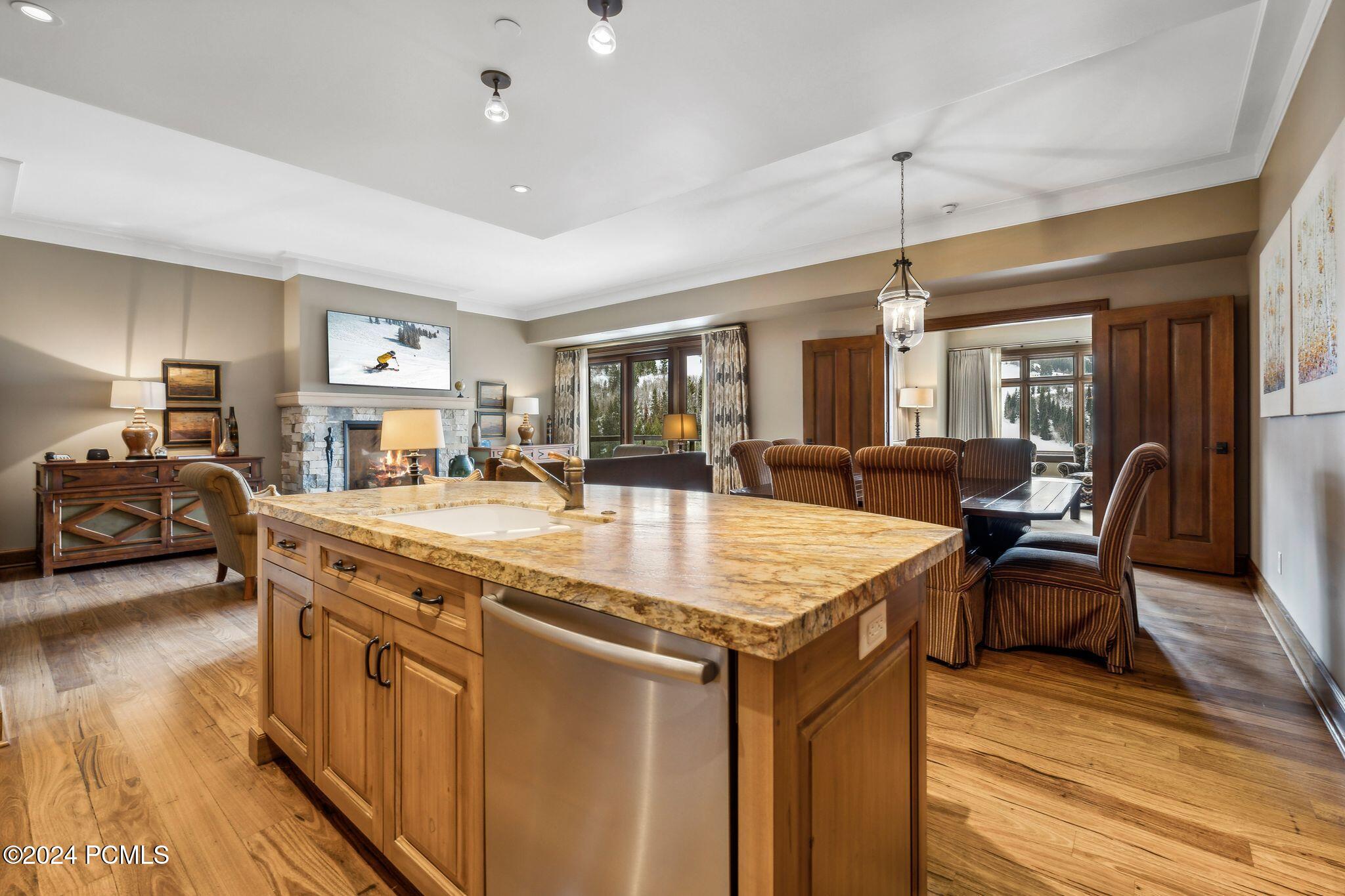 Park City, Utah 84060, United States, 4 Bedrooms Bedrooms, ,5 BathroomsBathrooms,Residential,Pending,25080