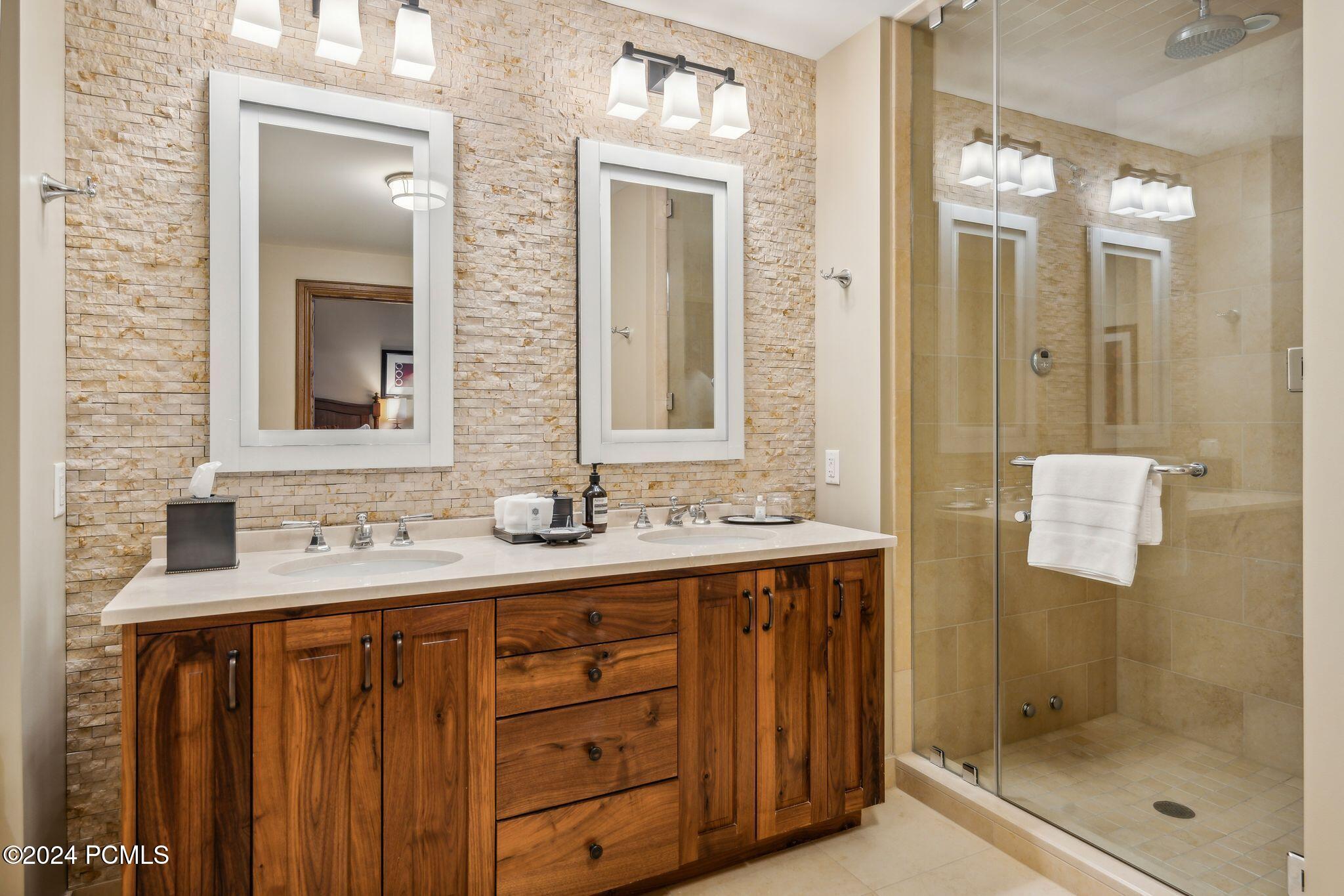 Park City, Utah 84060, United States, 4 Bedrooms Bedrooms, ,5 BathroomsBathrooms,Residential,Pending,25080