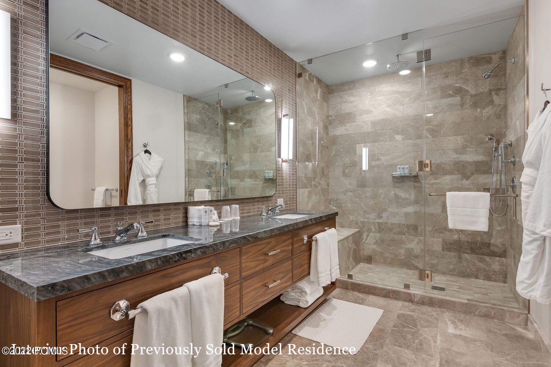 Park City, Utah 84060, United States, 2 Bedrooms Bedrooms, ,3 BathroomsBathrooms,Residential,Pending,73089