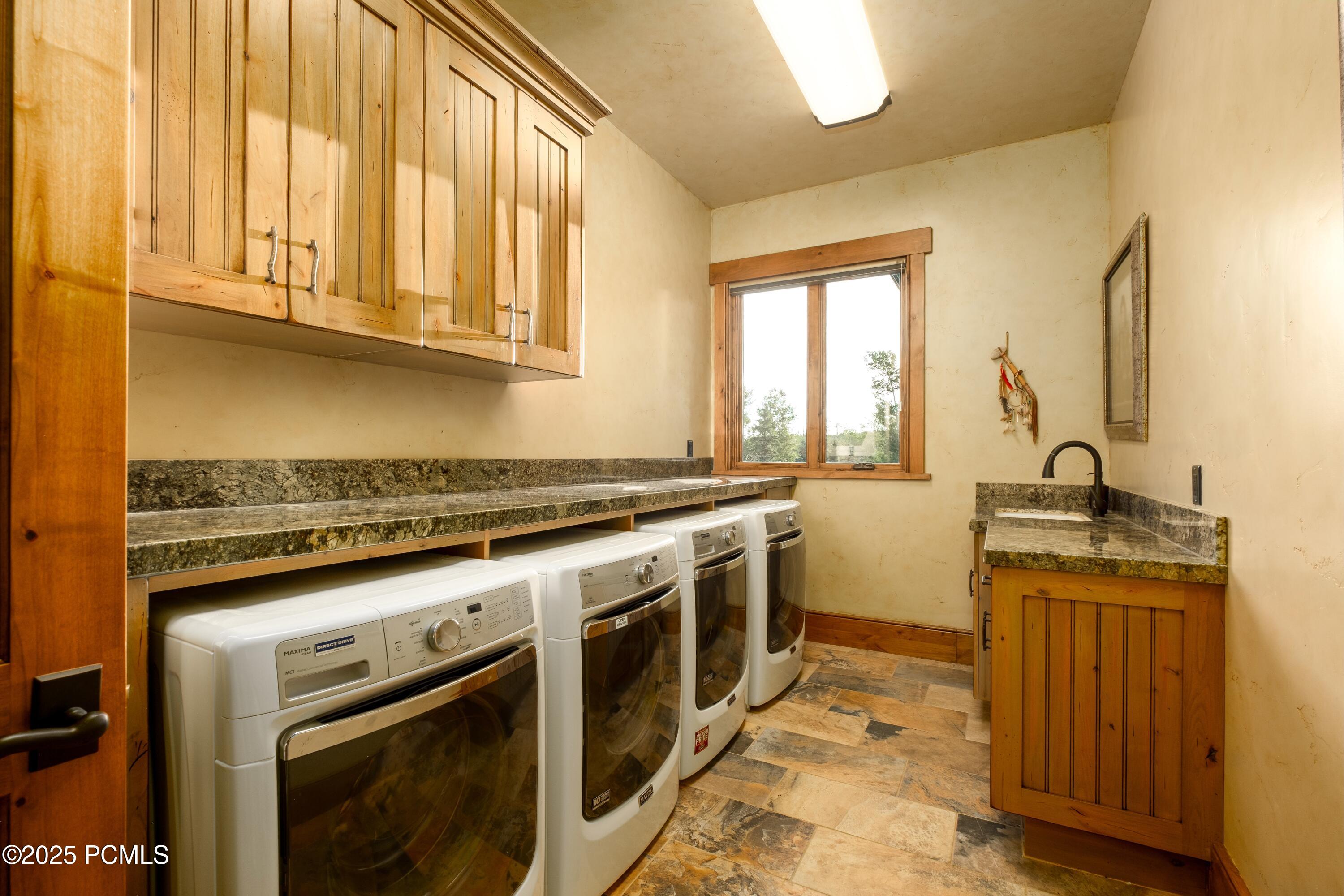 Heber City, Utah 84032, United States, 4 Bedrooms Bedrooms, ,6 BathroomsBathrooms,Residential,Active,72374