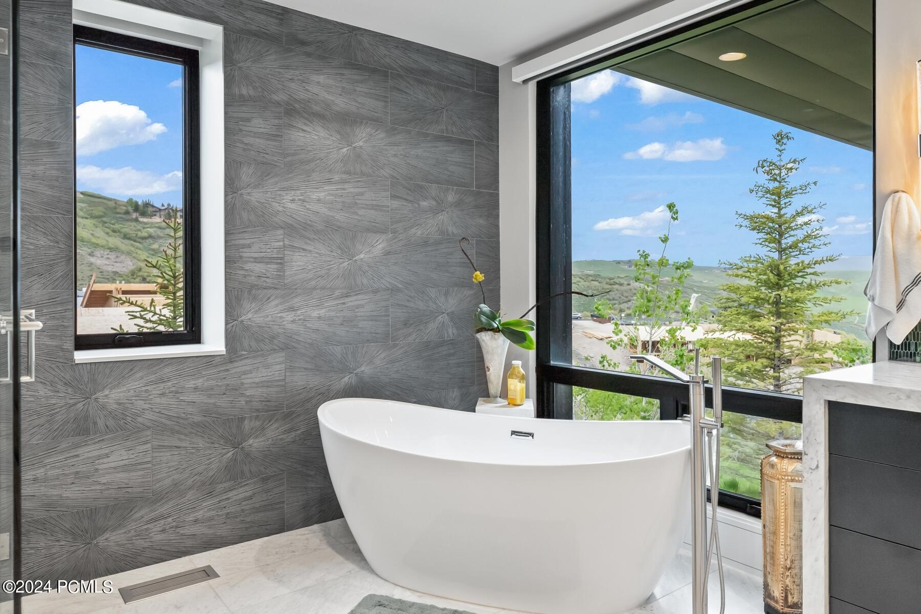 Park City, Utah 84098, United States, 5 Bedrooms Bedrooms, ,8 BathroomsBathrooms,Residential,Pending,73704