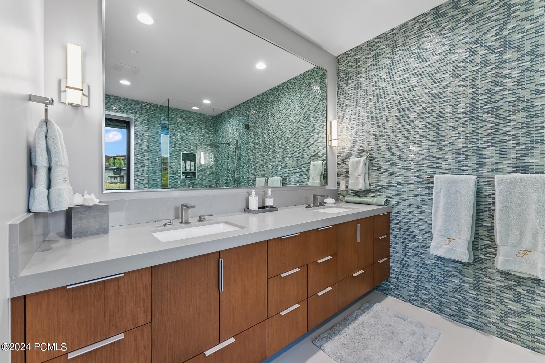 Park City, Utah 84098, United States, 5 Bedrooms Bedrooms, ,8 BathroomsBathrooms,Residential,Pending,73704