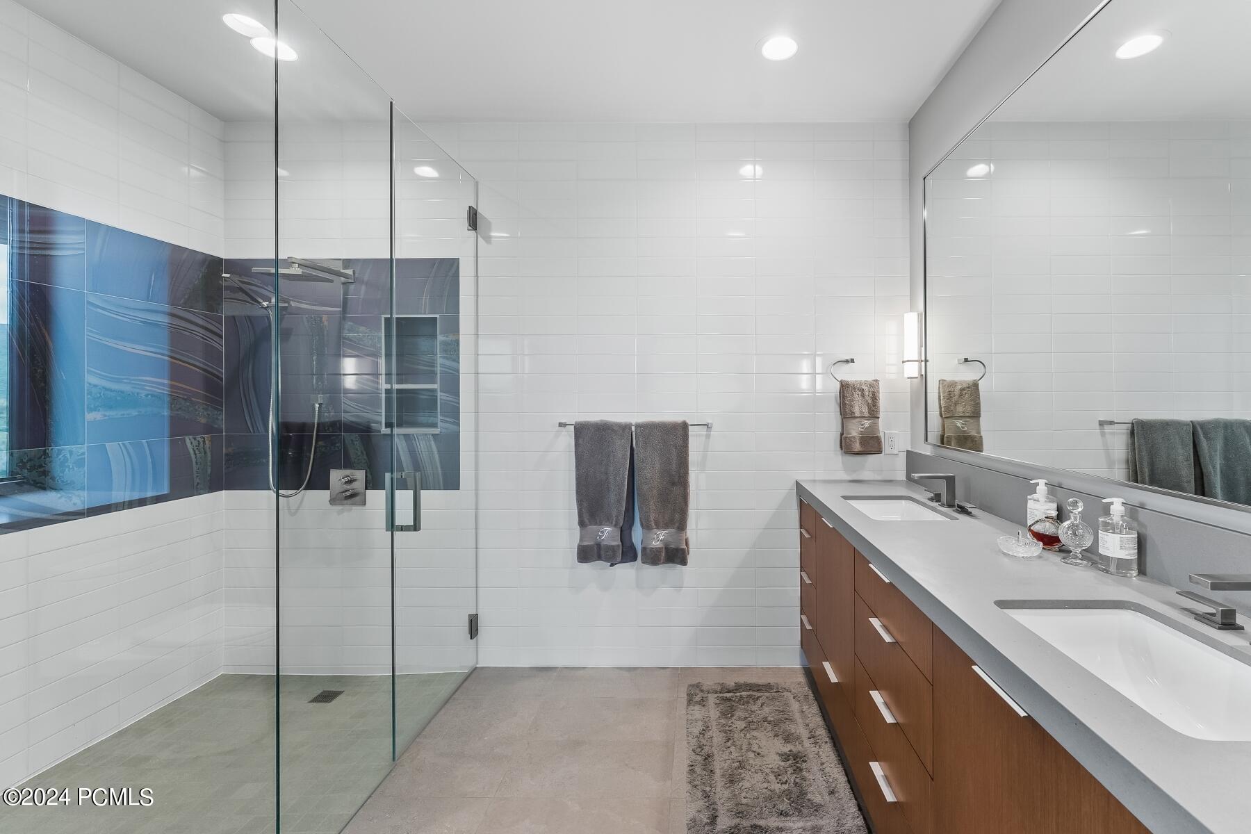 Park City, Utah 84098, United States, 5 Bedrooms Bedrooms, ,8 BathroomsBathrooms,Residential,Pending,73704