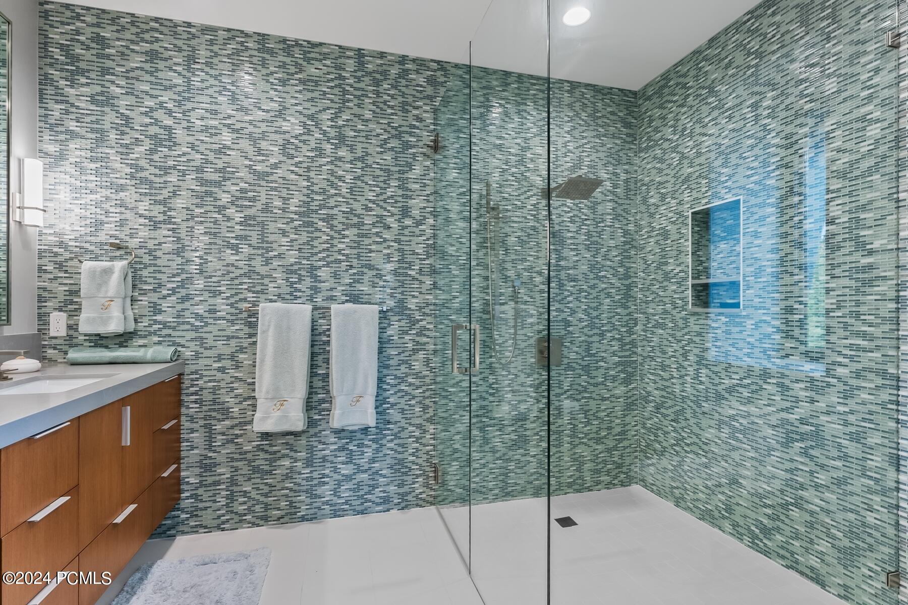 Park City, Utah 84098, United States, 5 Bedrooms Bedrooms, ,8 BathroomsBathrooms,Residential,Pending,73704