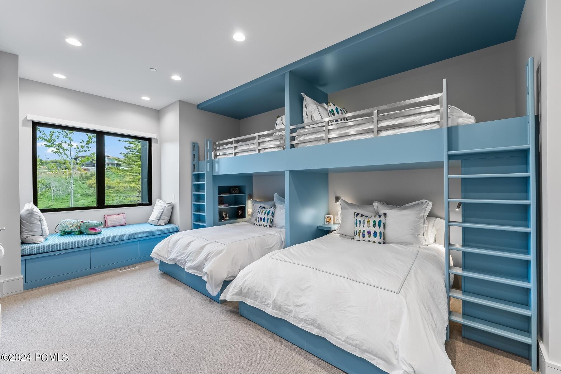 Park City, Utah 84098, United States, 5 Bedrooms Bedrooms, ,8 BathroomsBathrooms,Residential,Pending,73704