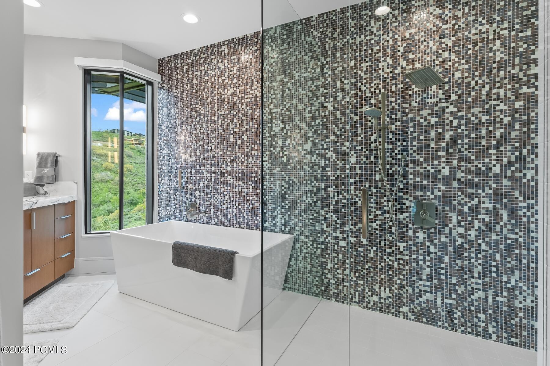 Park City, Utah 84098, United States, 5 Bedrooms Bedrooms, ,8 BathroomsBathrooms,Residential,Pending,73704