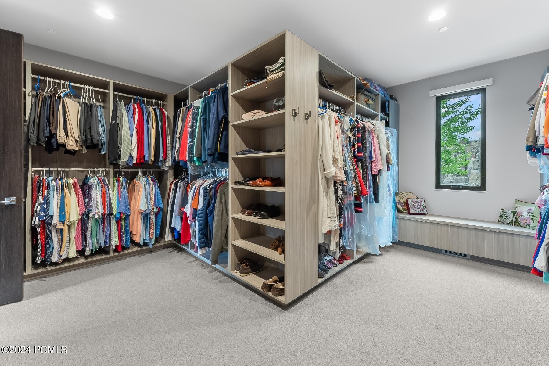 Park City, Utah 84098, United States, 5 Bedrooms Bedrooms, ,8 BathroomsBathrooms,Residential,Pending,73704