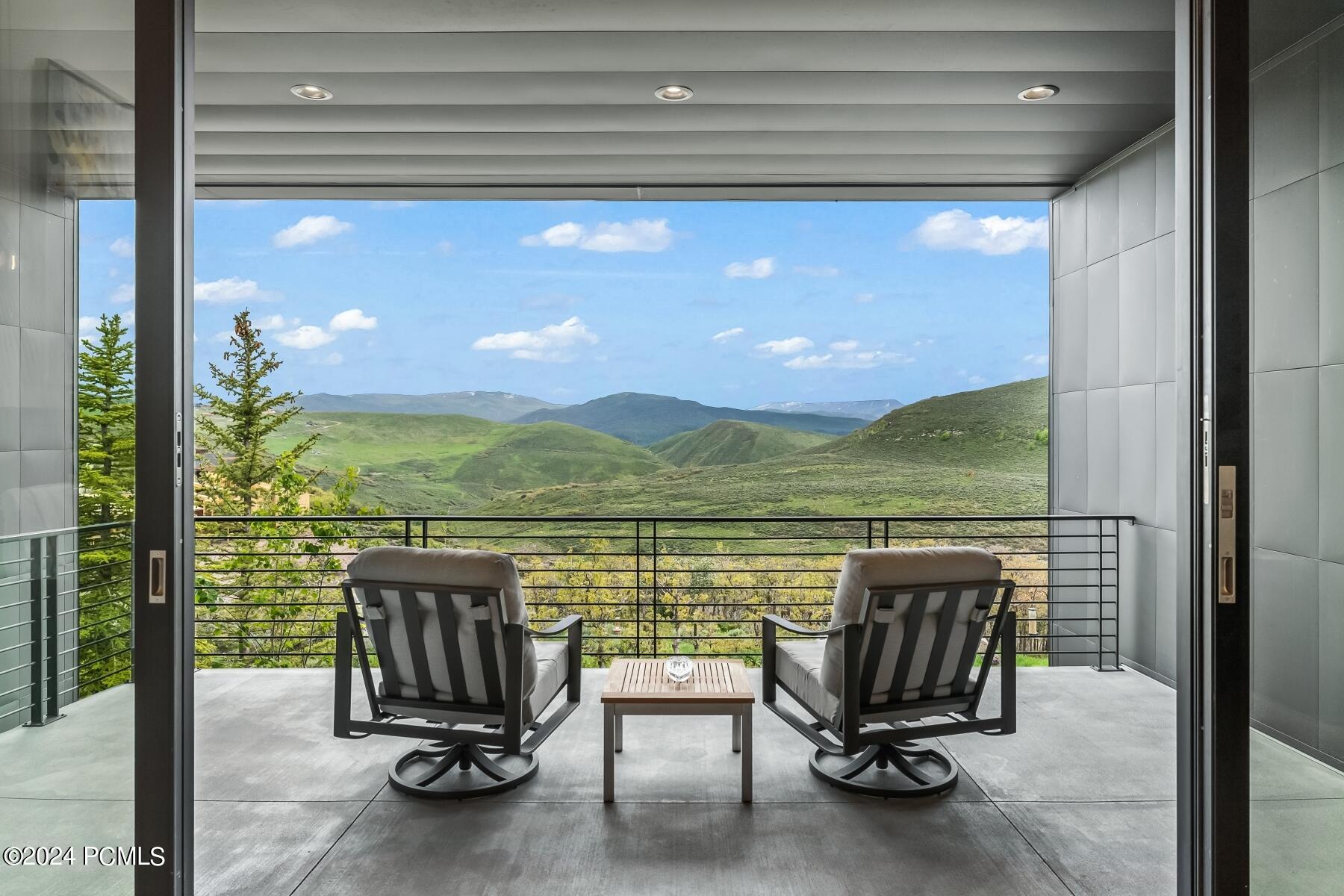 Park City, Utah 84098, United States, 5 Bedrooms Bedrooms, ,8 BathroomsBathrooms,Residential,Pending,73704