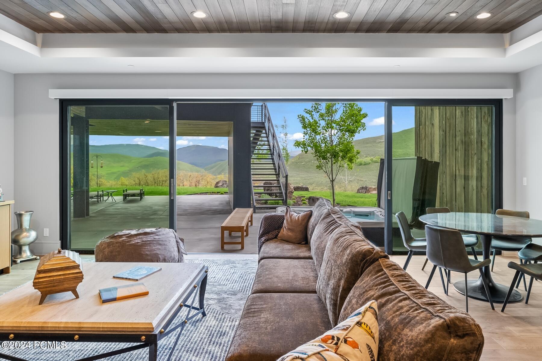 Park City, Utah 84098, United States, 5 Bedrooms Bedrooms, ,8 BathroomsBathrooms,Residential,Pending,73704