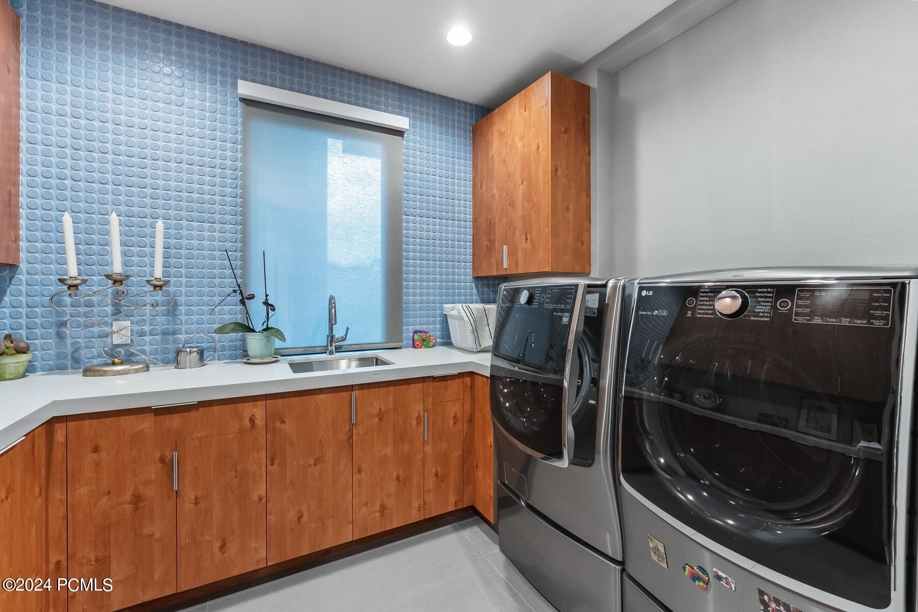 Park City, Utah 84098, United States, 5 Bedrooms Bedrooms, ,8 BathroomsBathrooms,Residential,Pending,73704