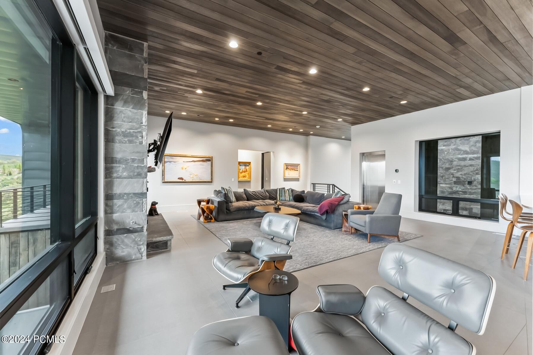 Park City, Utah 84098, United States, 5 Bedrooms Bedrooms, ,8 BathroomsBathrooms,Residential,Pending,73704