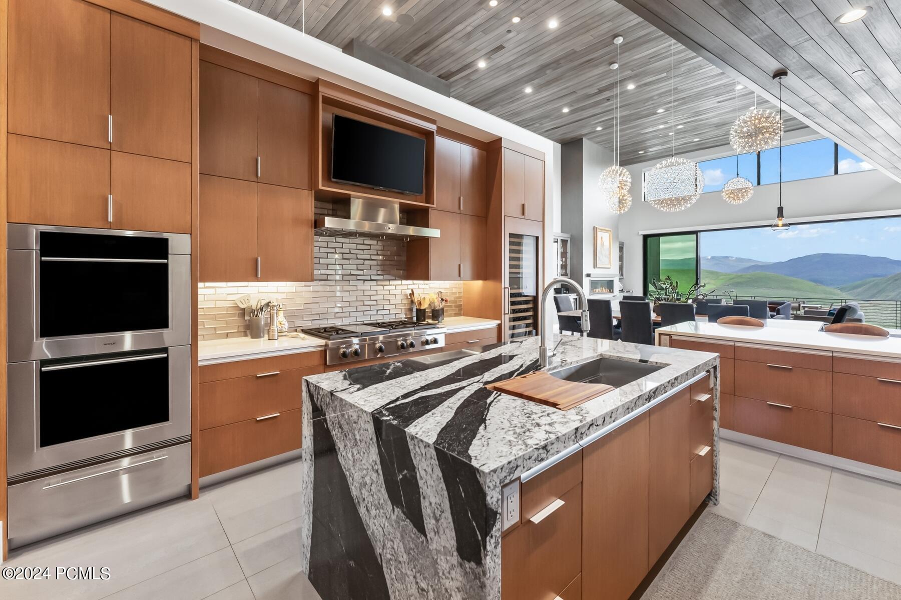 Park City, Utah 84098, United States, 5 Bedrooms Bedrooms, ,8 BathroomsBathrooms,Residential,Pending,73704