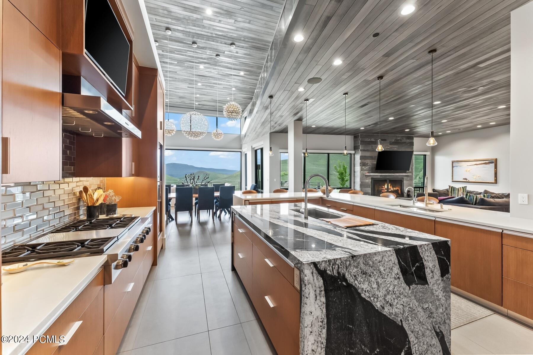 Park City, Utah 84098, United States, 5 Bedrooms Bedrooms, ,8 BathroomsBathrooms,Residential,Pending,73704