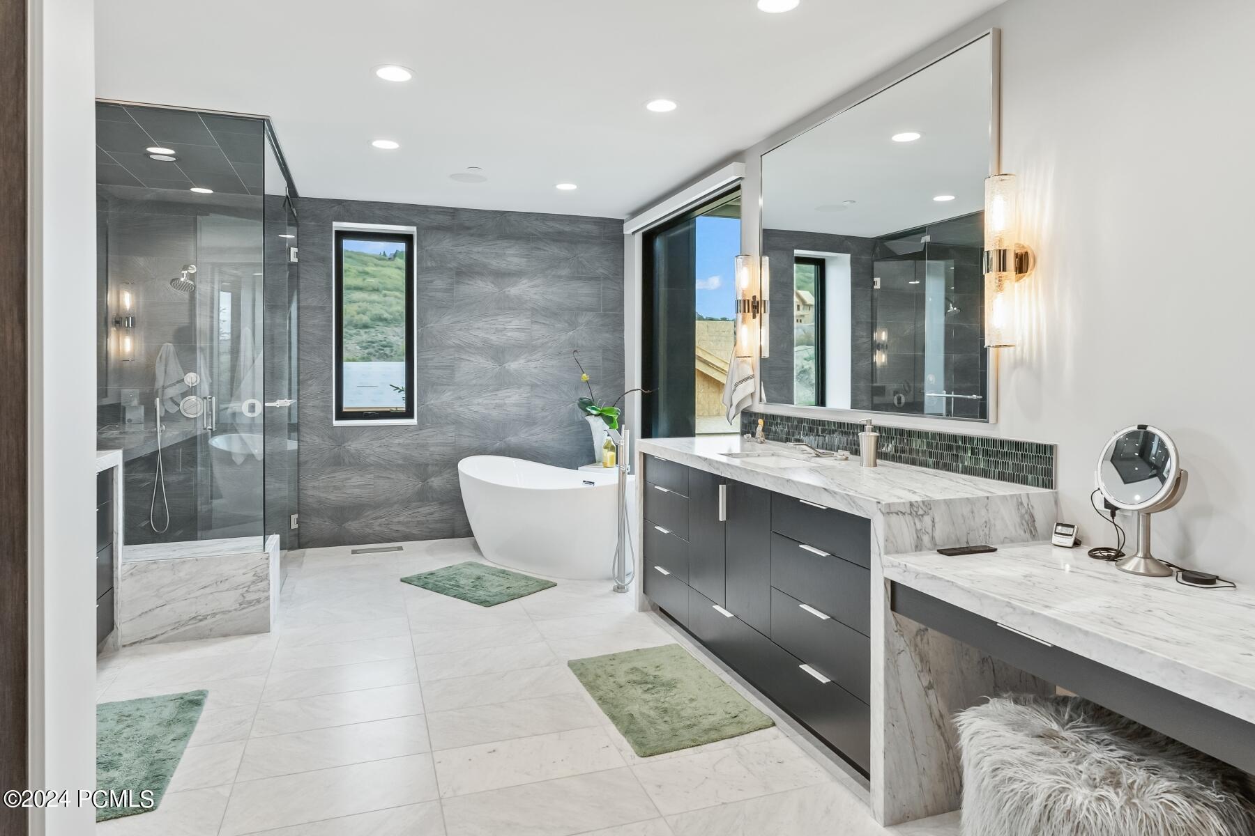 Park City, Utah 84098, United States, 5 Bedrooms Bedrooms, ,8 BathroomsBathrooms,Residential,Pending,73704