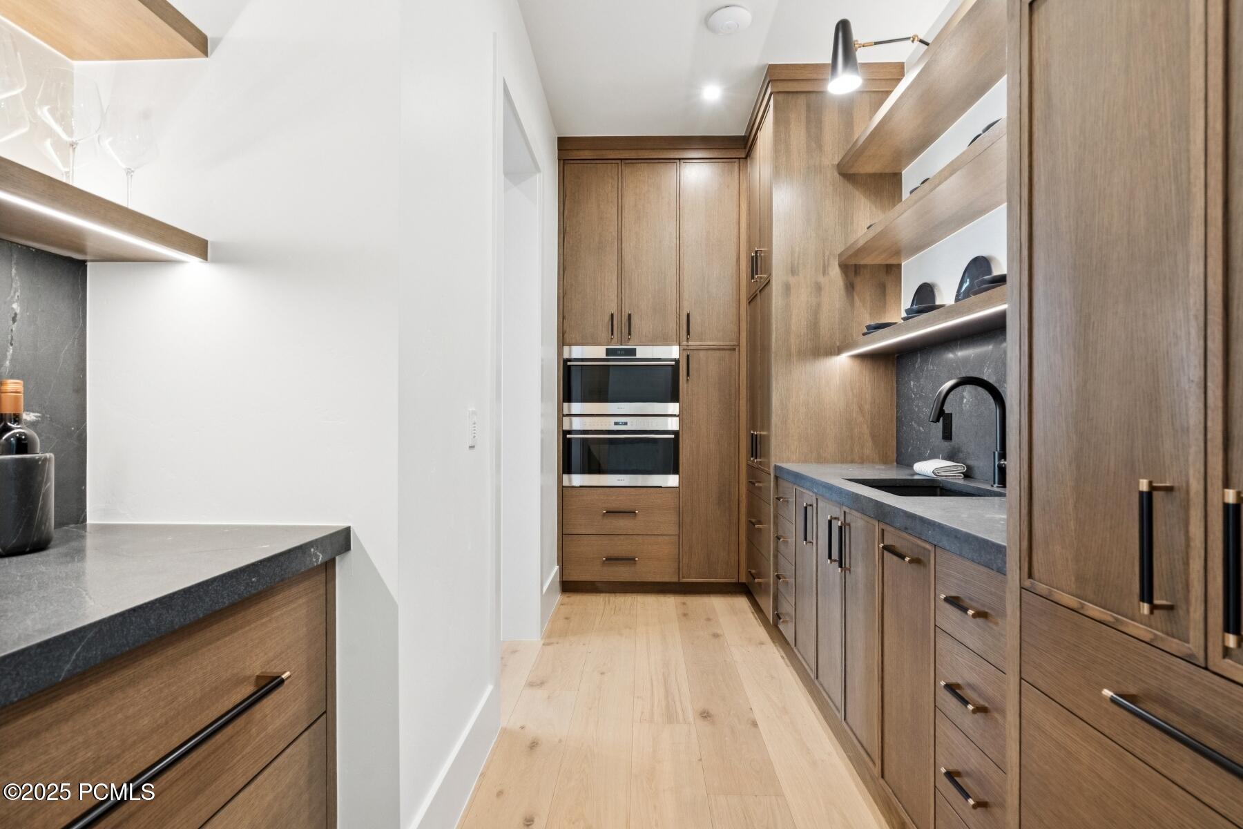 Park City, Utah 84098, United States, 5 Bedrooms Bedrooms, ,7 BathroomsBathrooms,Residential,Active,160723