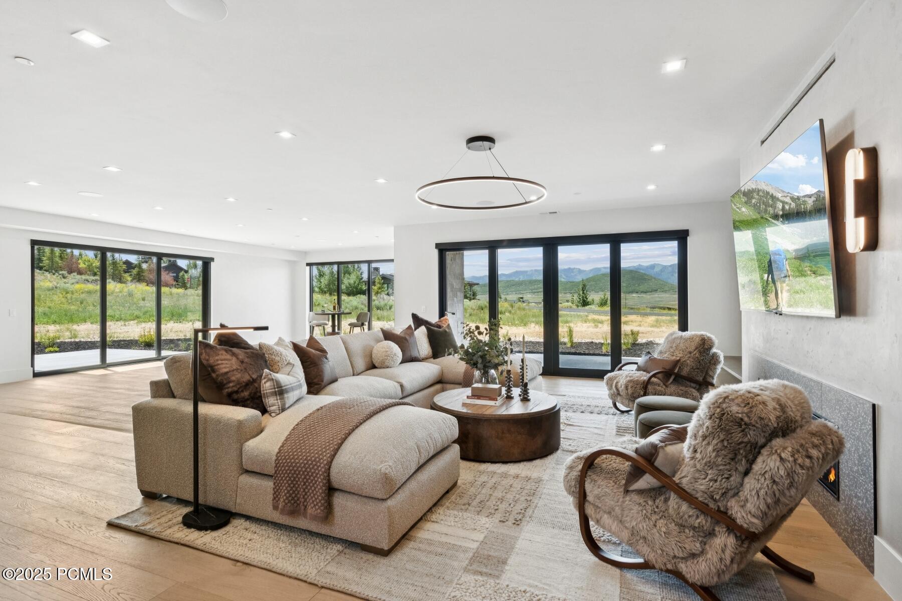 Park City, Utah 84098, United States, 5 Bedrooms Bedrooms, ,7 BathroomsBathrooms,Residential,Active,160723