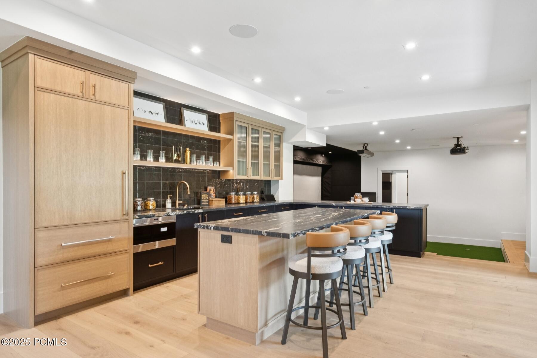 Park City, Utah 84098, United States, 5 Bedrooms Bedrooms, ,7 BathroomsBathrooms,Residential,Active,160723