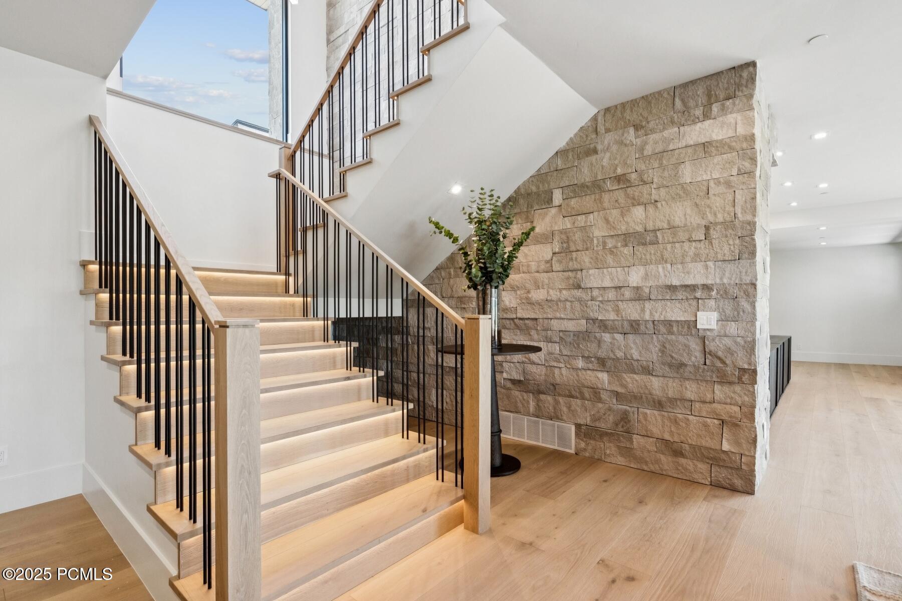 Park City, Utah 84098, United States, 5 Bedrooms Bedrooms, ,7 BathroomsBathrooms,Residential,Active,160723