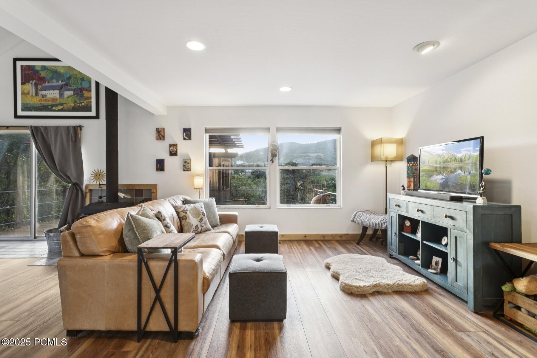 Park City, Utah 84098, United States, 3 Bedrooms Bedrooms, ,2 BathroomsBathrooms,Residential,Pending,184835