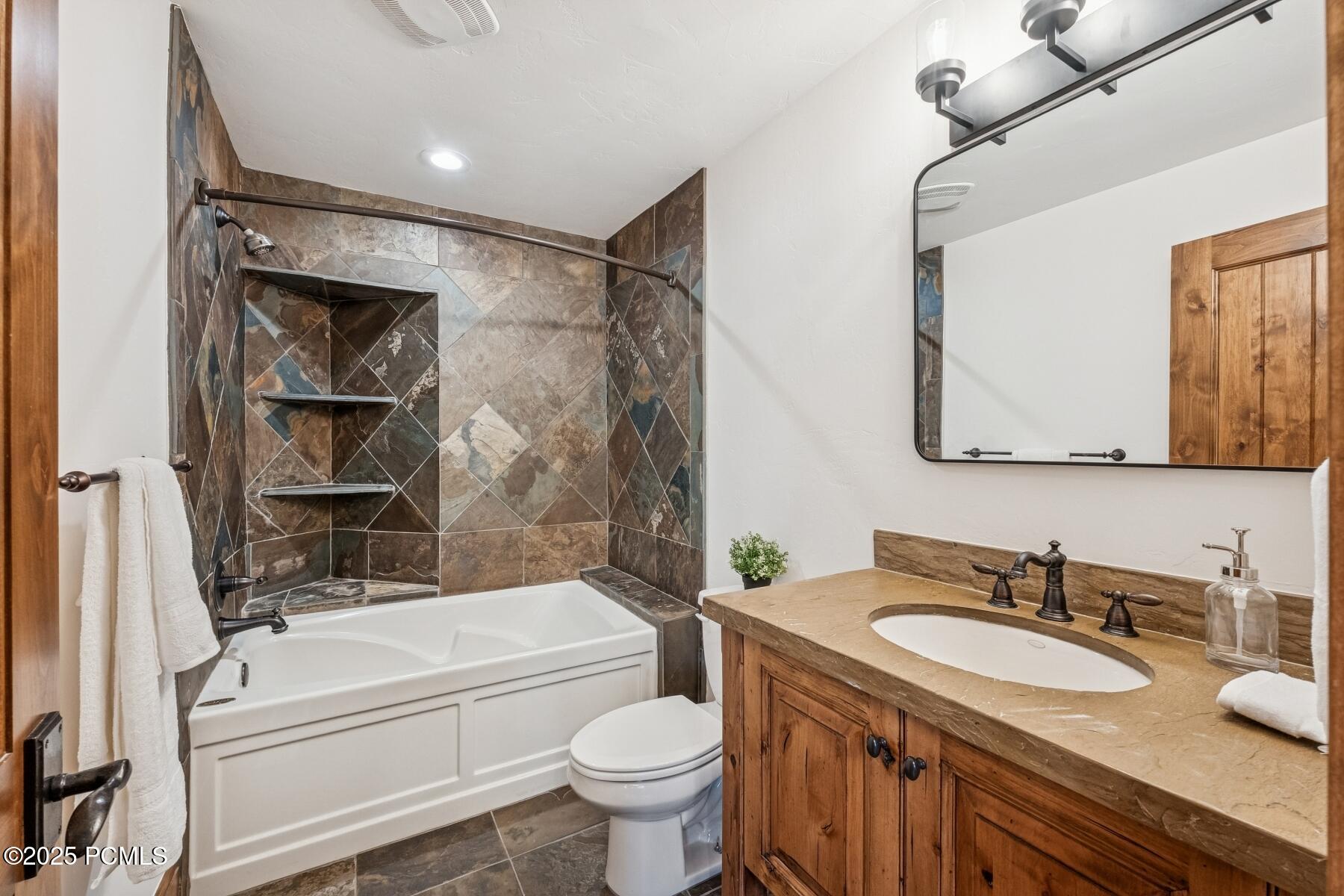 Park City, Utah 84098, United States, 4 Bedrooms Bedrooms, ,5 BathroomsBathrooms,Residential,Active,242525