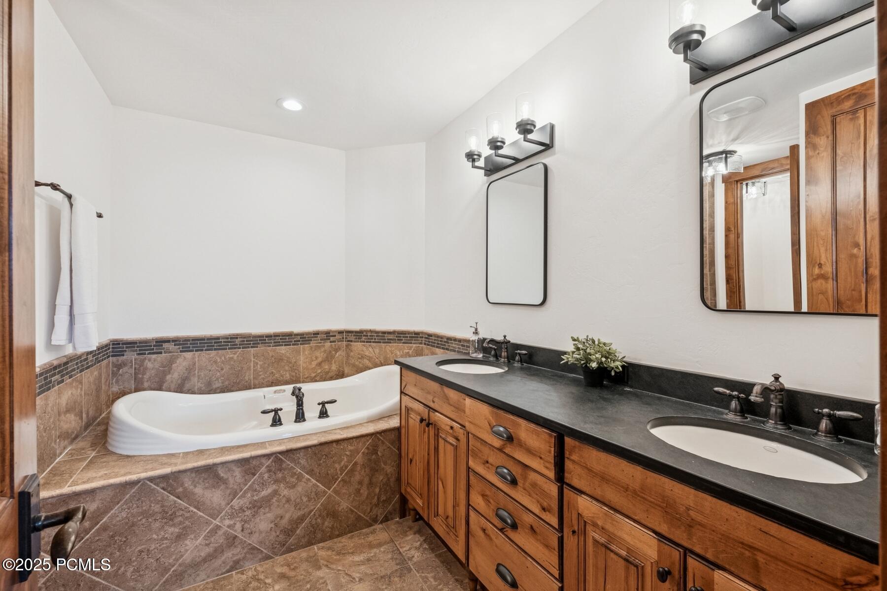 Park City, Utah 84098, United States, 4 Bedrooms Bedrooms, ,5 BathroomsBathrooms,Residential,Active,242525