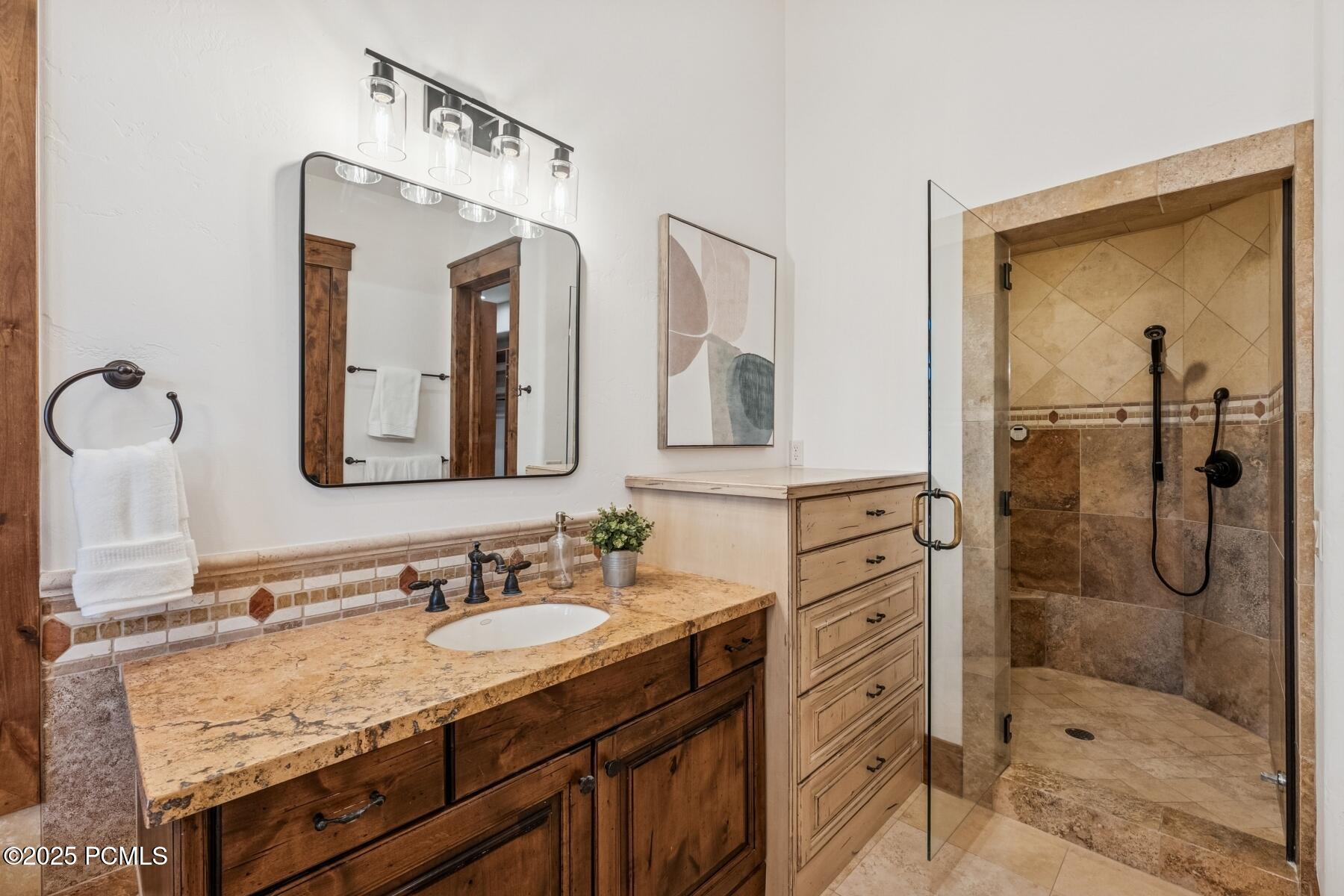 Park City, Utah 84098, United States, 4 Bedrooms Bedrooms, ,5 BathroomsBathrooms,Residential,Active,242525