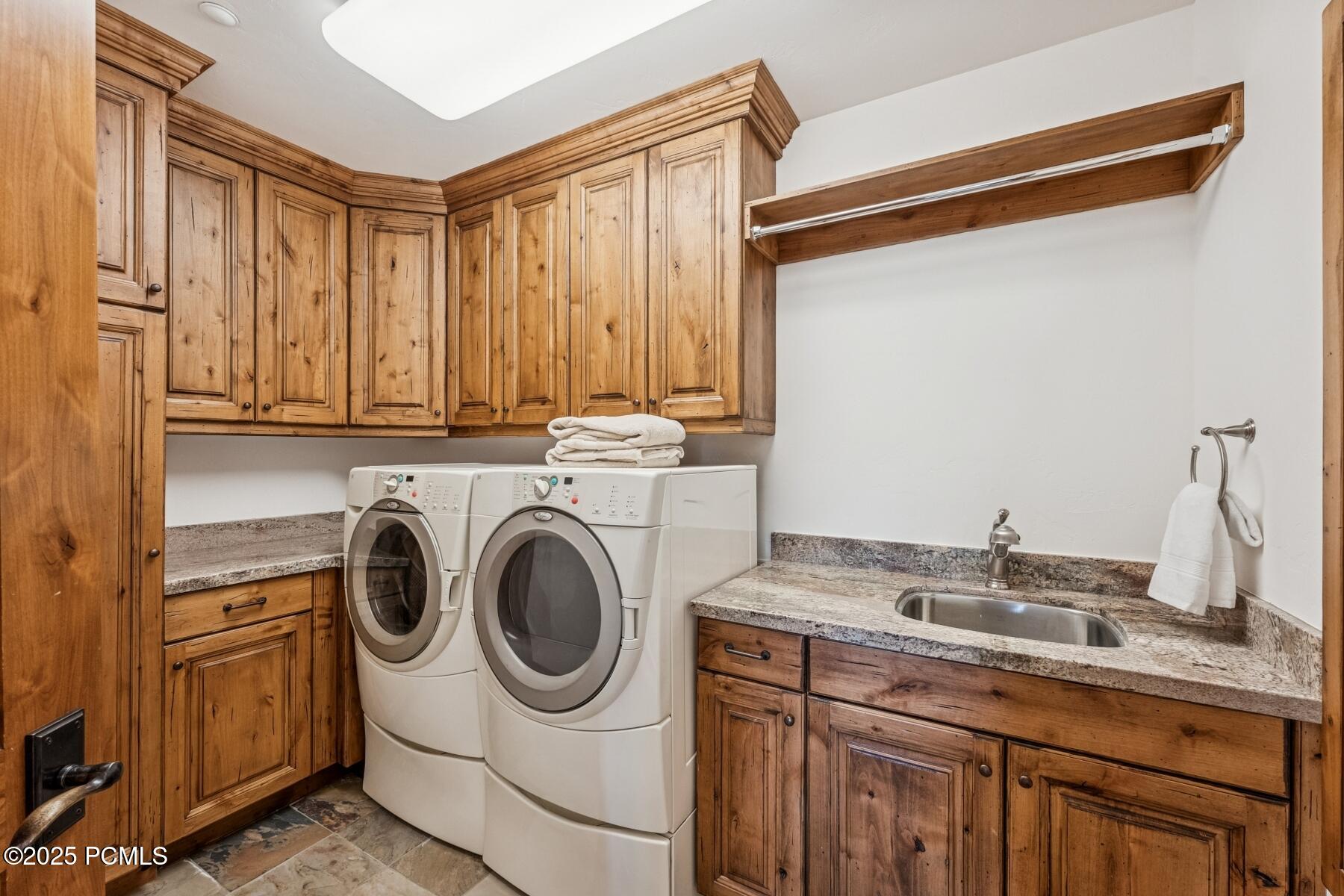 Park City, Utah 84098, United States, 4 Bedrooms Bedrooms, ,5 BathroomsBathrooms,Residential,Active,242525