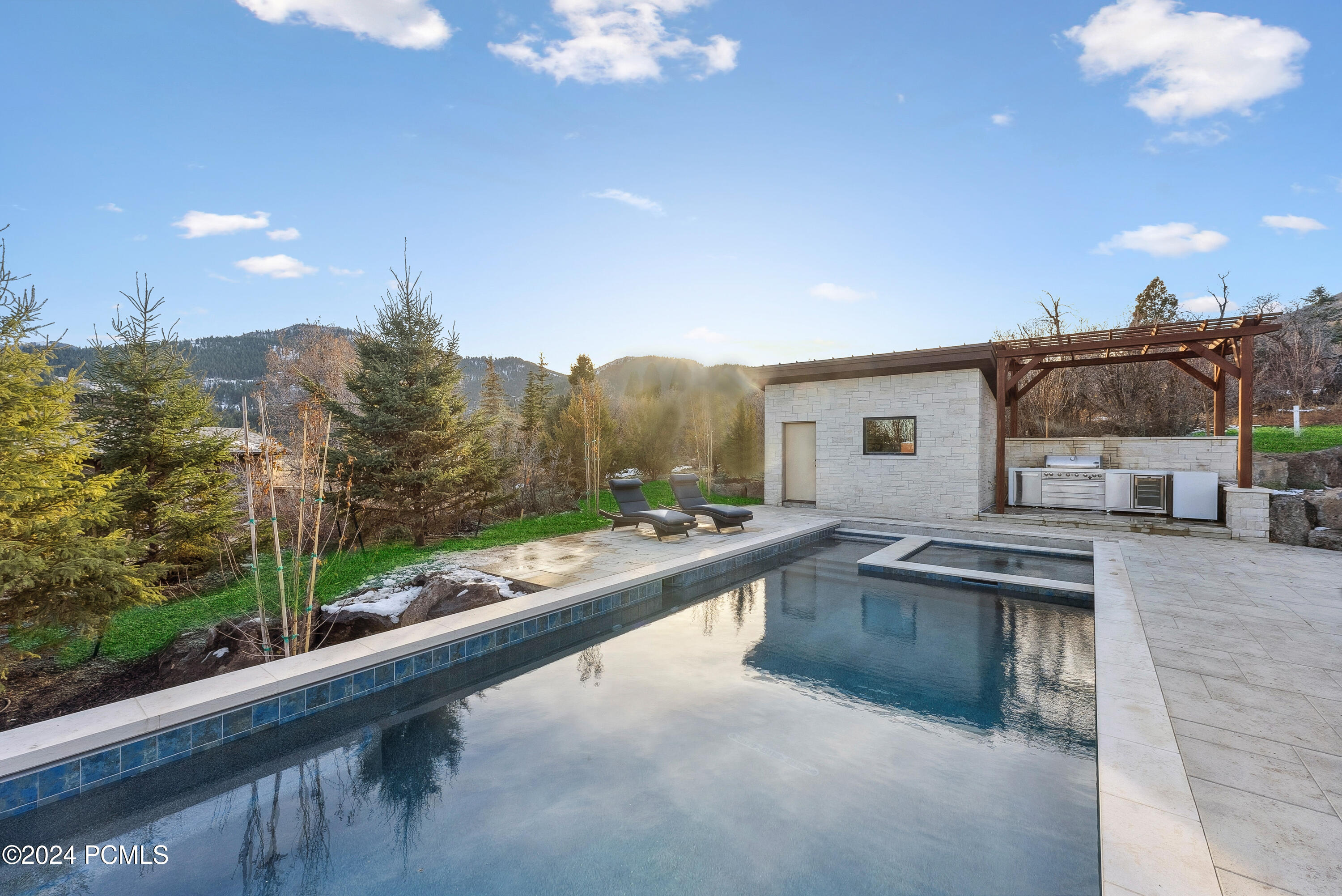 Park City, Utah 84098, United States, 4 Bedrooms Bedrooms, ,8 BathroomsBathrooms,Residential,Pending,9898