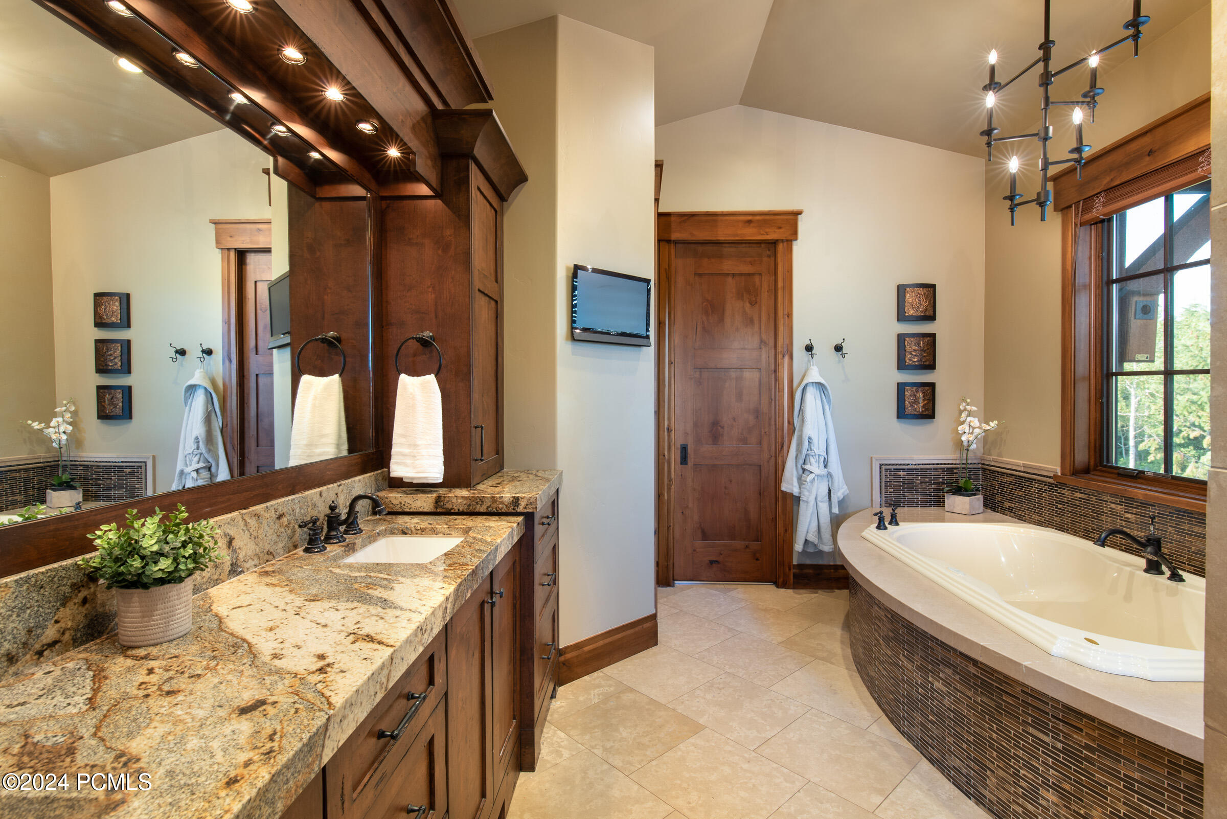 Park City, Utah 84098, United States, 4 Bedrooms Bedrooms, ,8 BathroomsBathrooms,Residential,Pending,9898