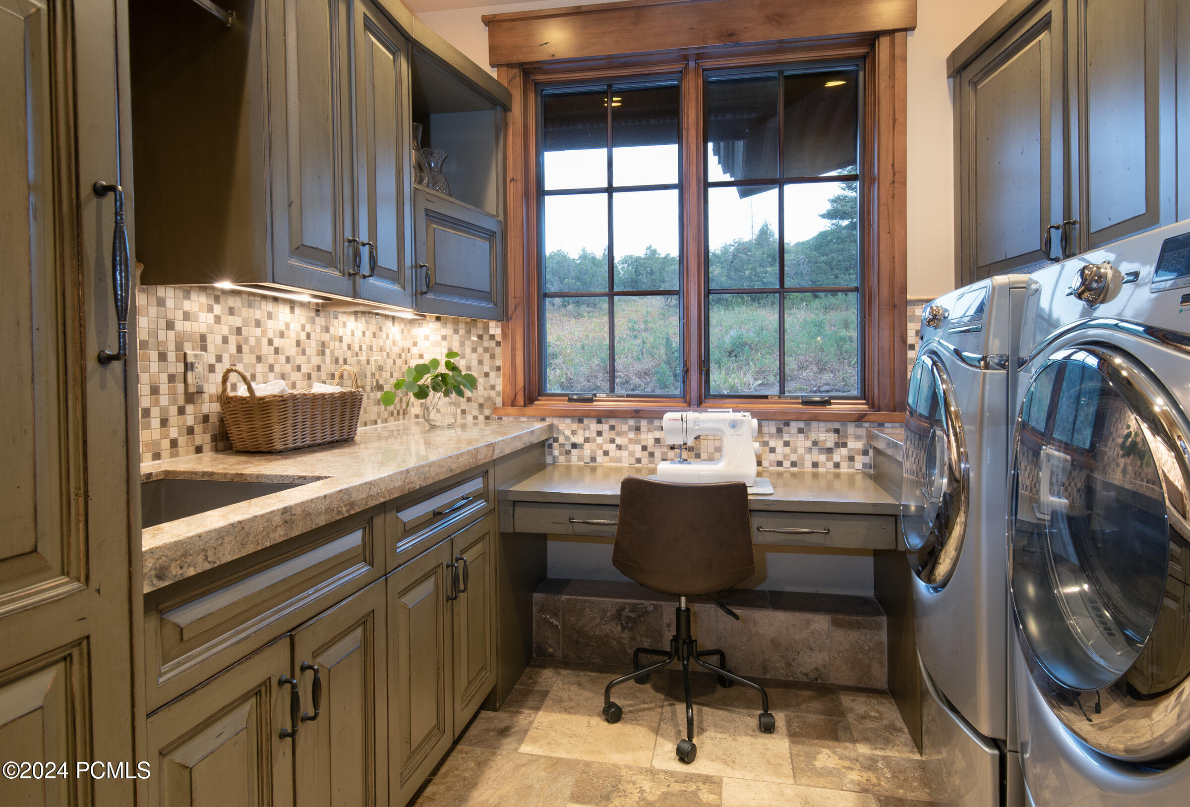 Park City, Utah 84098, United States, 4 Bedrooms Bedrooms, ,8 BathroomsBathrooms,Residential,Pending,9898