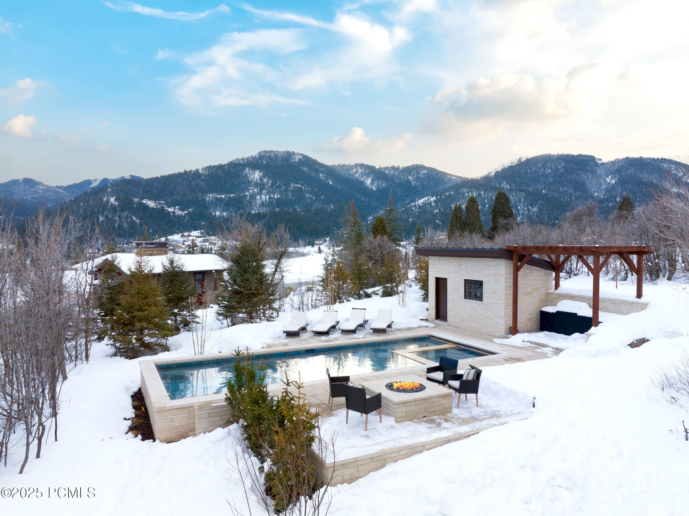 Park City, Utah 84098, United States, 4 Bedrooms Bedrooms, ,8 BathroomsBathrooms,Residential,Pending,9898