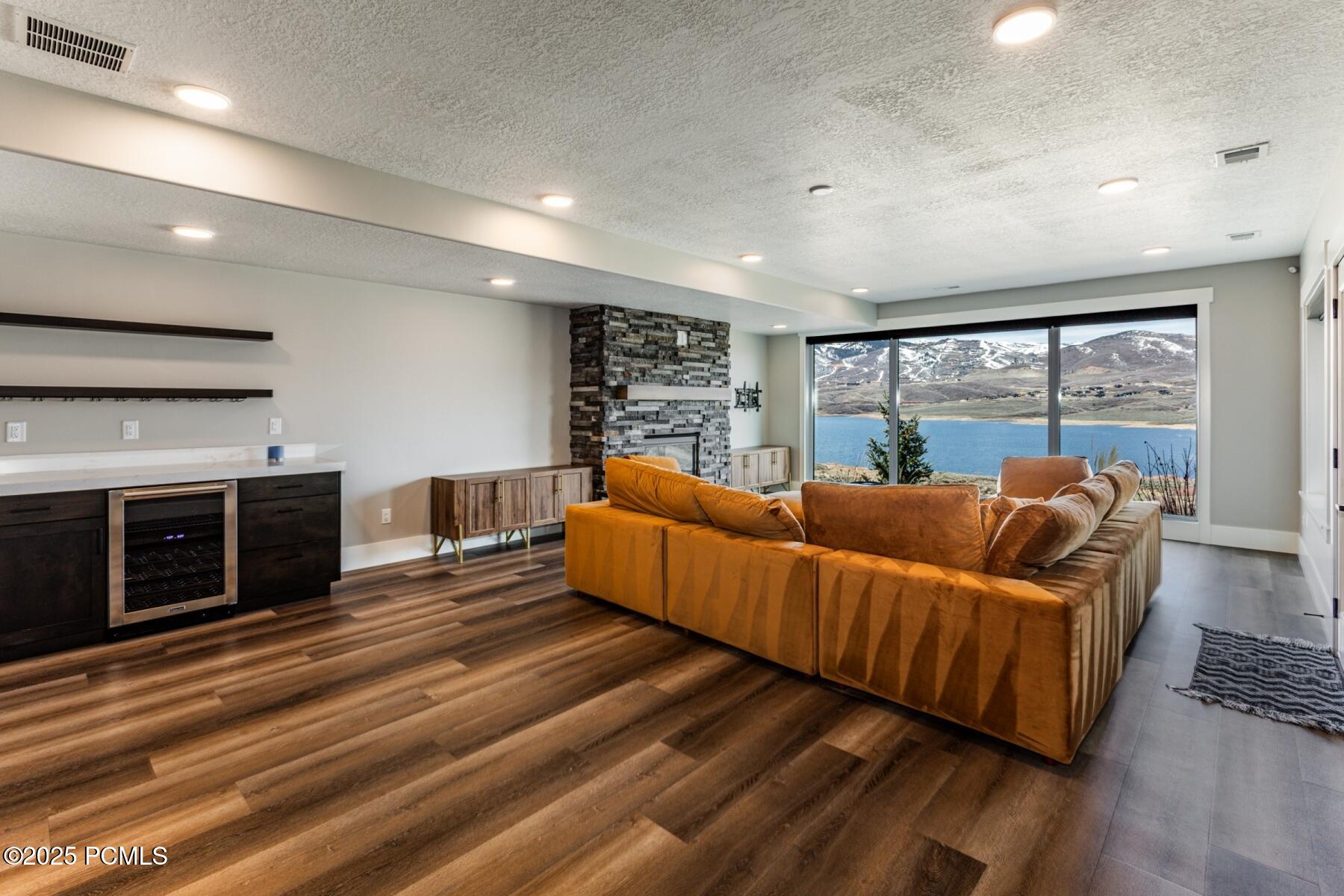 Hideout, Utah 84036, United States, 3 Bedrooms Bedrooms, ,4 BathroomsBathrooms,Residential,Active,118