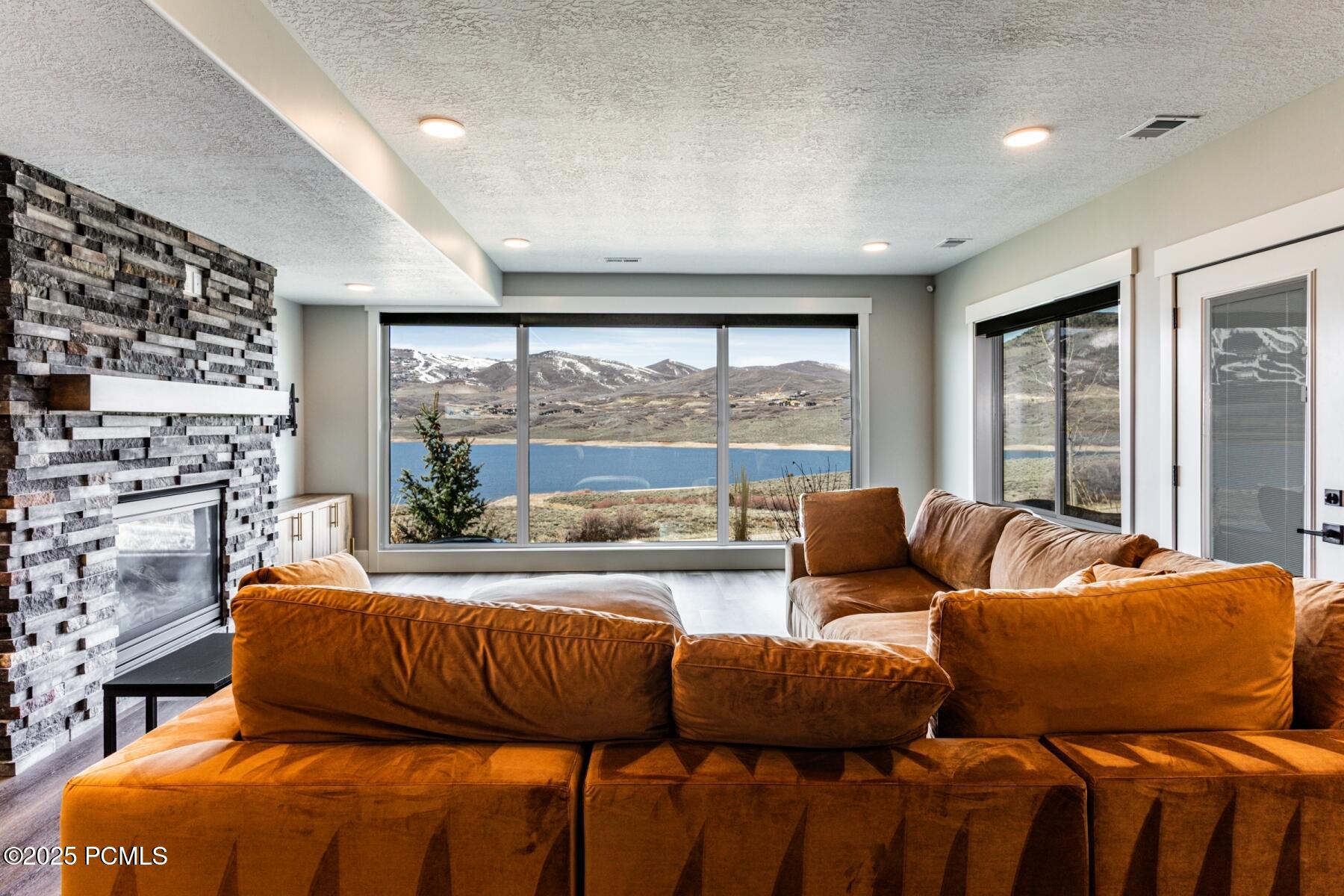 Hideout, Utah 84036, United States, 3 Bedrooms Bedrooms, ,4 BathroomsBathrooms,Residential,Active,118