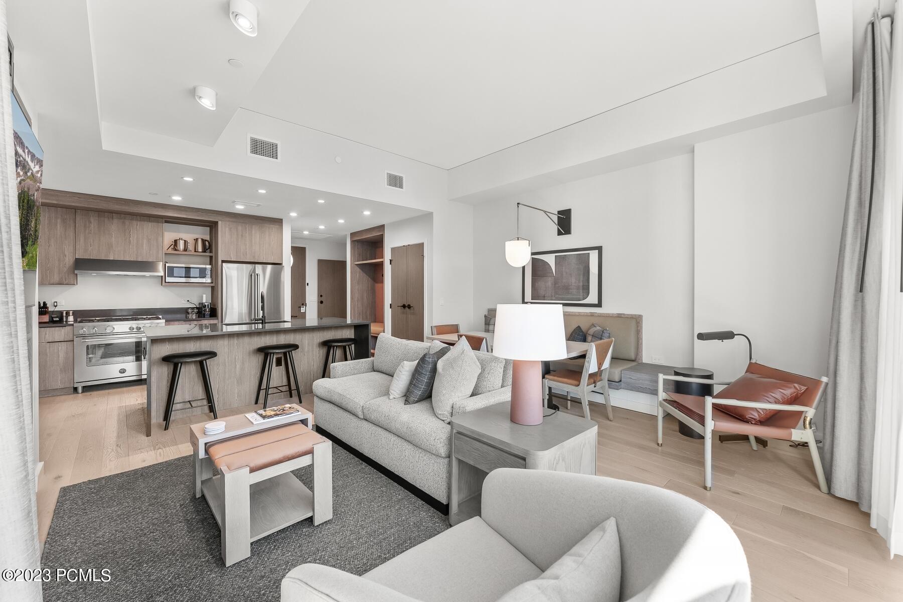 Park City, Utah 84098, United States, 2 Bedrooms Bedrooms, ,3 BathroomsBathrooms,Residential,Pending,70407