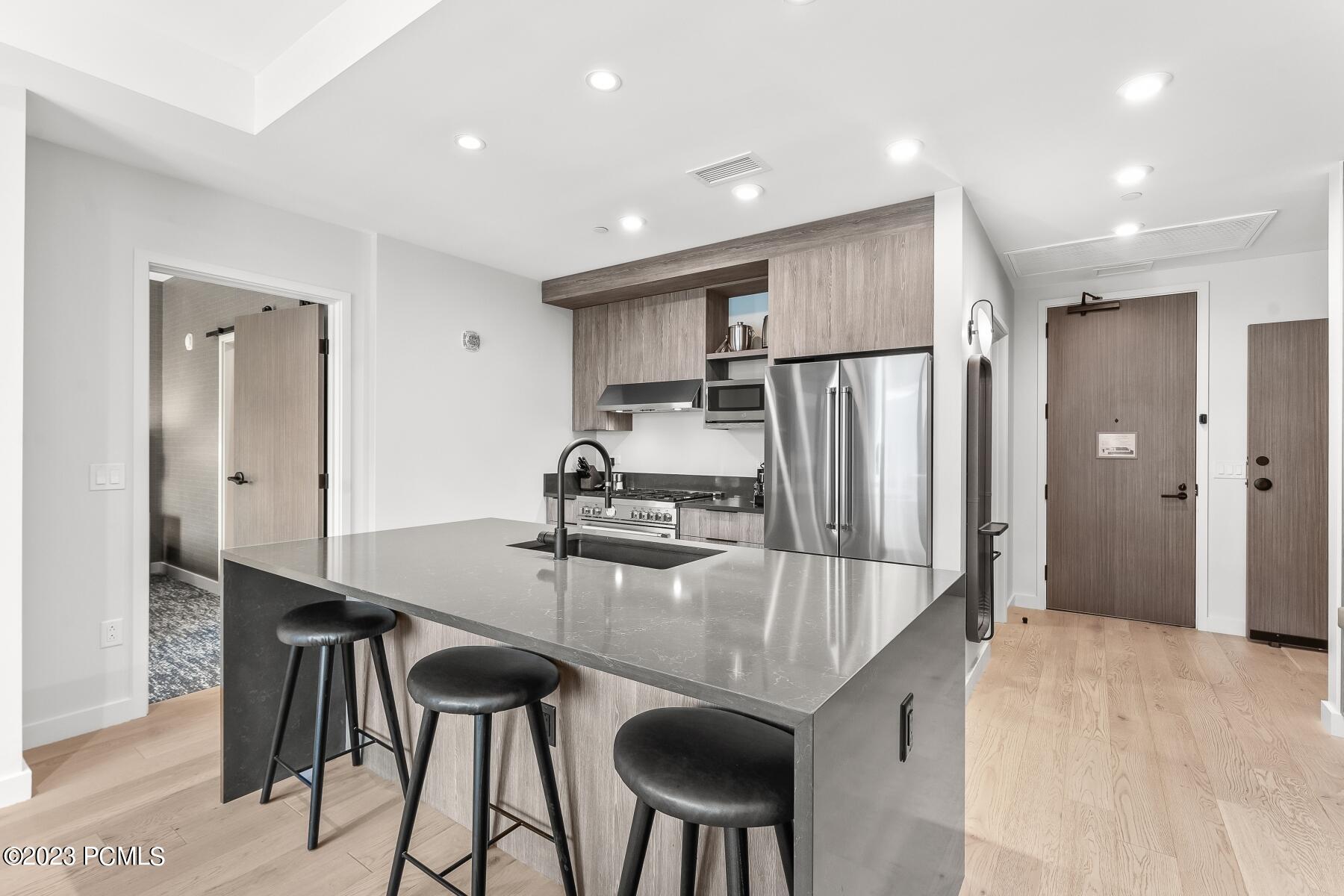 Park City, Utah 84098, United States, 2 Bedrooms Bedrooms, ,3 BathroomsBathrooms,Residential,Pending,70407