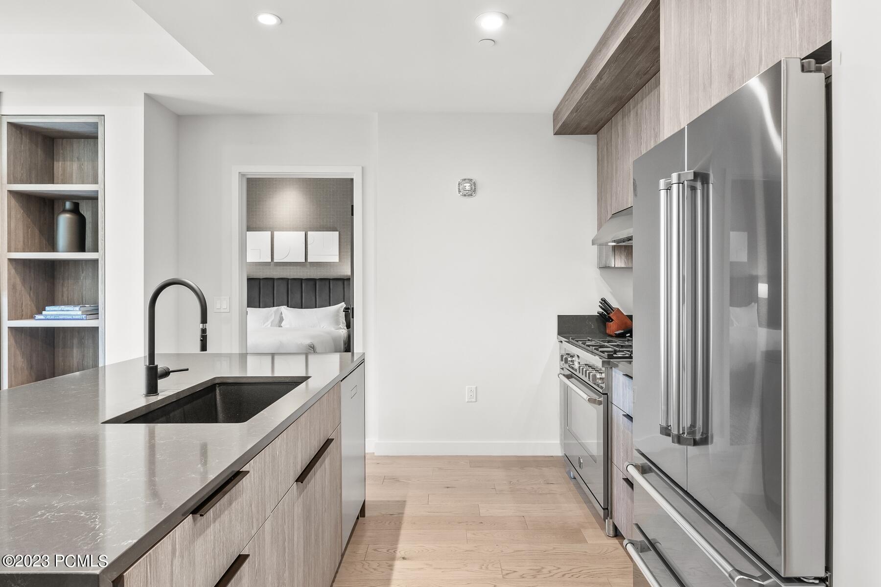 Park City, Utah 84098, United States, 2 Bedrooms Bedrooms, ,3 BathroomsBathrooms,Residential,Pending,70407