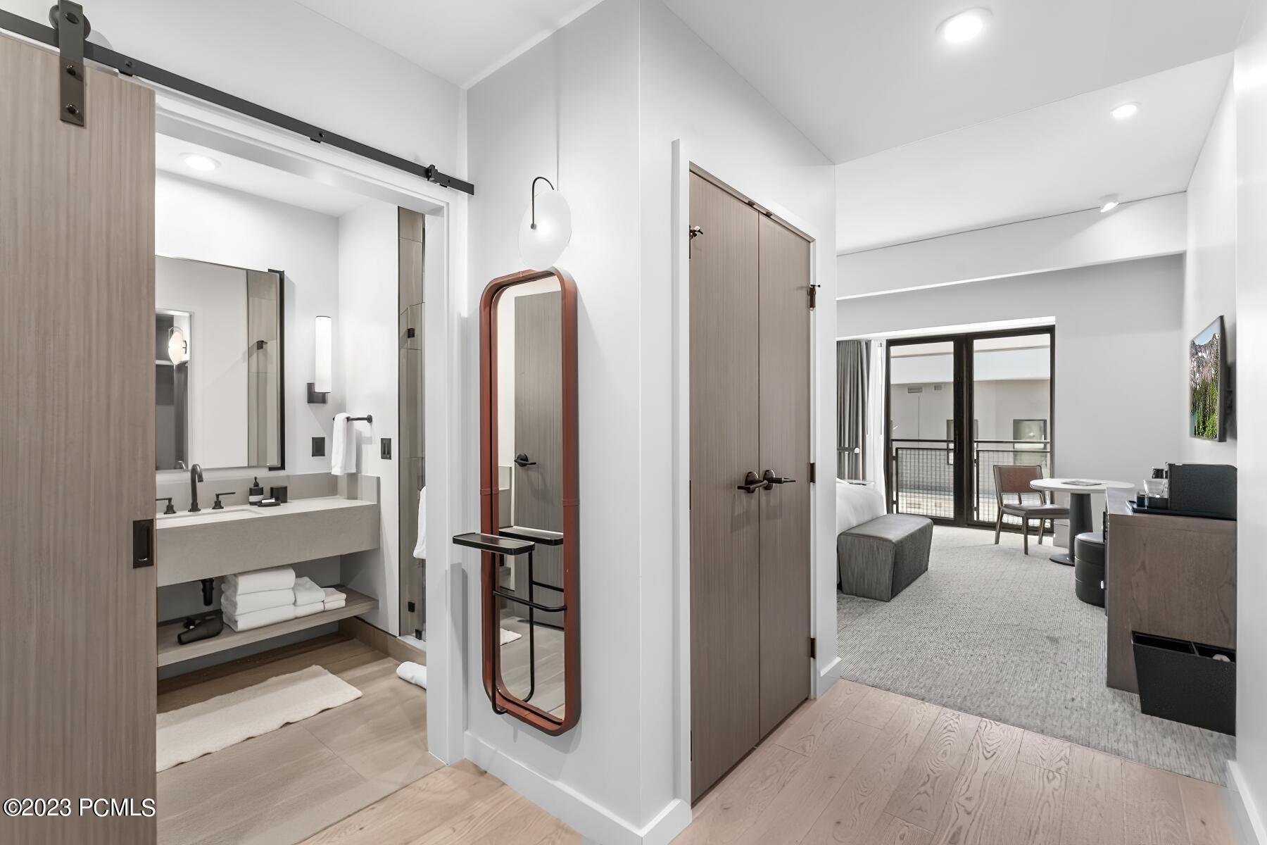 Park City, Utah 84098, United States, 2 Bedrooms Bedrooms, ,3 BathroomsBathrooms,Residential,Pending,70407