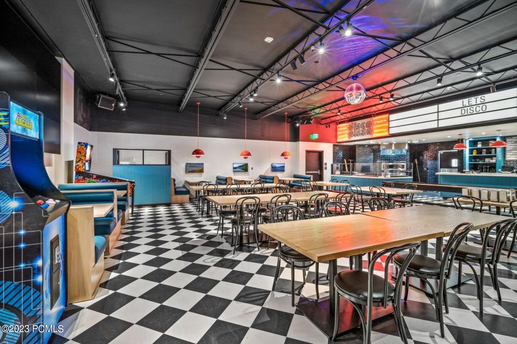 Park City, Utah 84098, United States, 2 Bedrooms Bedrooms, ,3 BathroomsBathrooms,Residential,Pending,70407