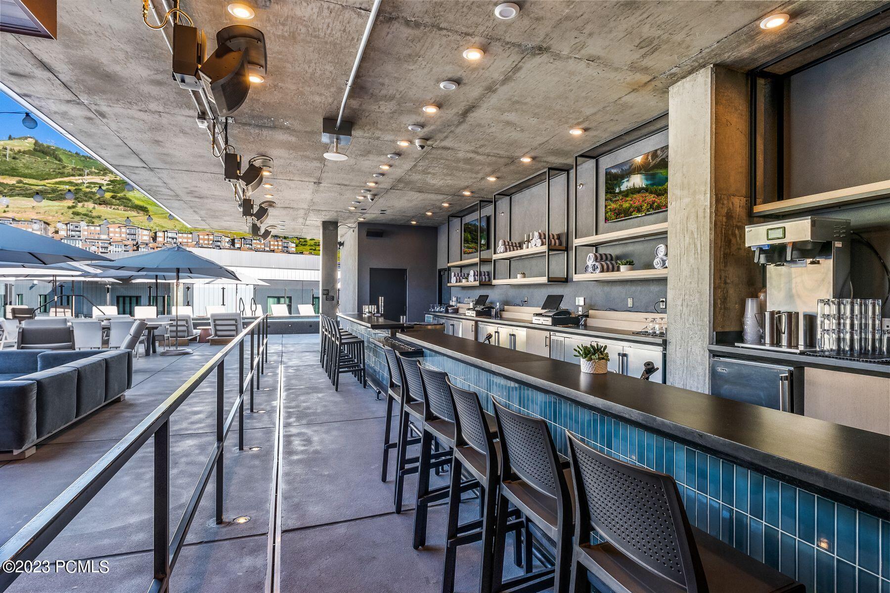 Park City, Utah 84098, United States, 2 Bedrooms Bedrooms, ,3 BathroomsBathrooms,Residential,Pending,70407