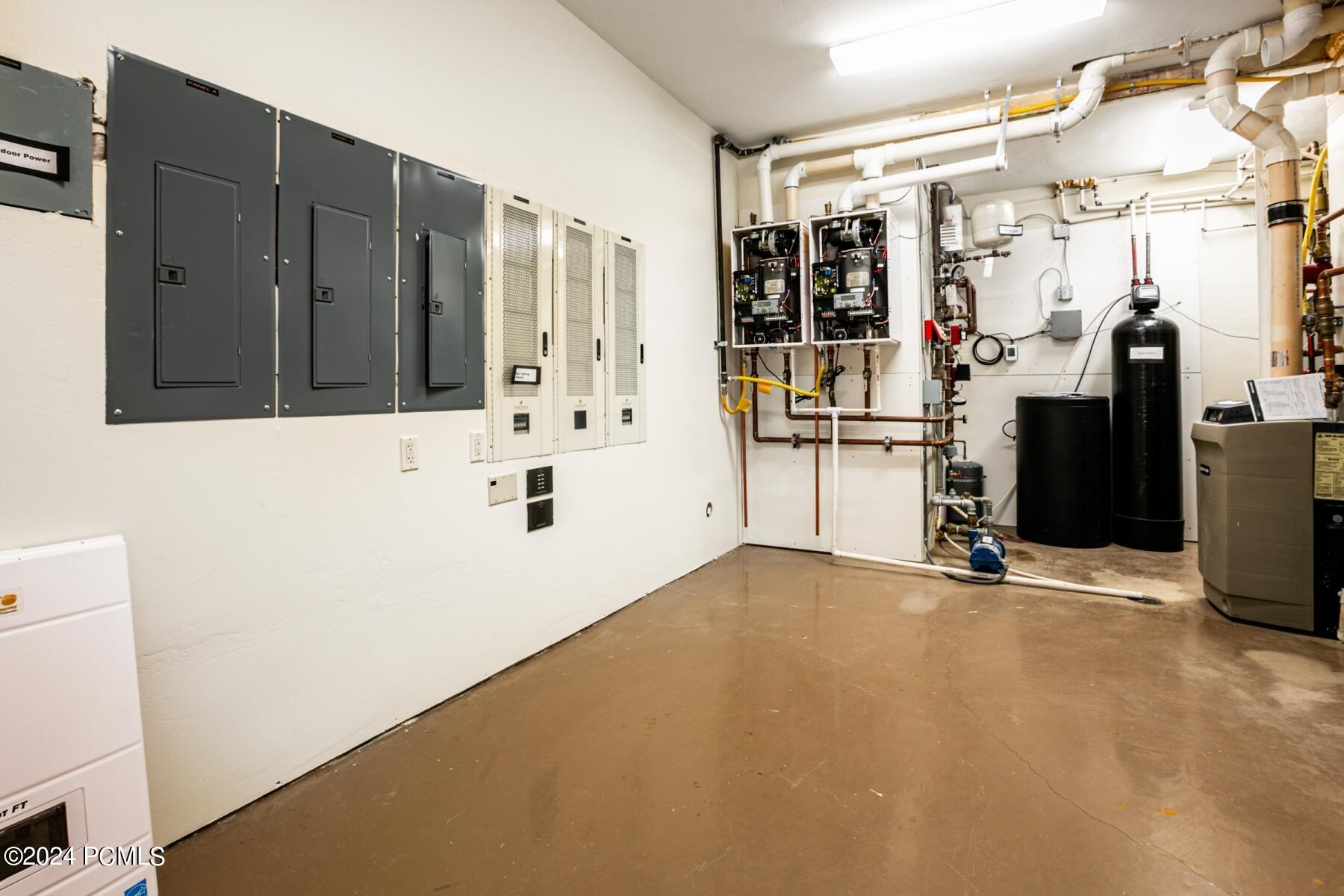 Park City, Utah 84098, United States, 5 Bedrooms Bedrooms, ,7 BathroomsBathrooms,Residential,Pending,55774