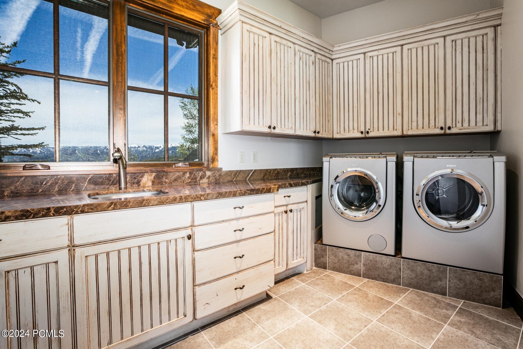 Park City, Utah 84098, United States, 5 Bedrooms Bedrooms, ,7 BathroomsBathrooms,Residential,Pending,55774