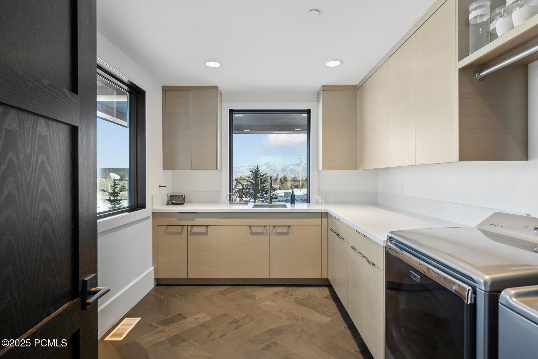 Park City, Utah 84098, United States, 5 Bedrooms Bedrooms, ,8 BathroomsBathrooms,Residential,Active,88416