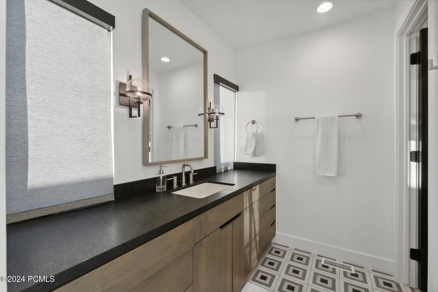 Park City, Utah 84098, United States, 3 Bedrooms Bedrooms, ,4 BathroomsBathrooms,Residential,Active,25337