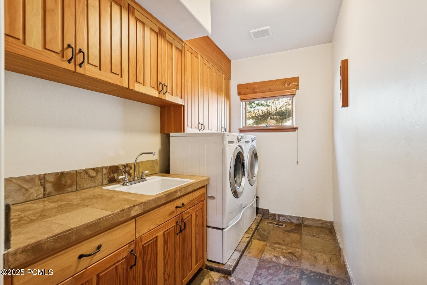 Park City, Utah 84098, United States, 4 Bedrooms Bedrooms, ,4 BathroomsBathrooms,Residential,Active,239100