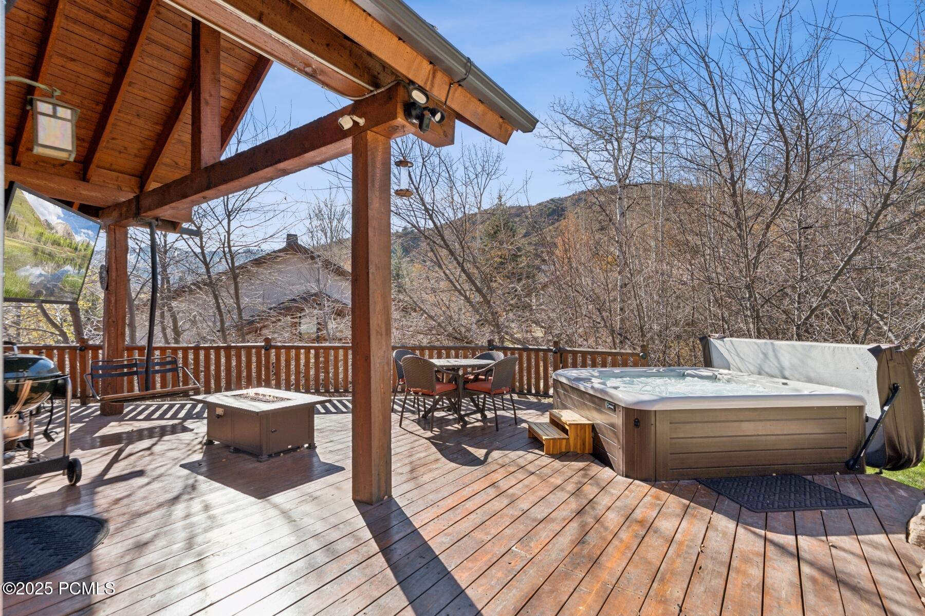 Park City, Utah 84098, United States, 4 Bedrooms Bedrooms, ,4 BathroomsBathrooms,Residential,Active,239100