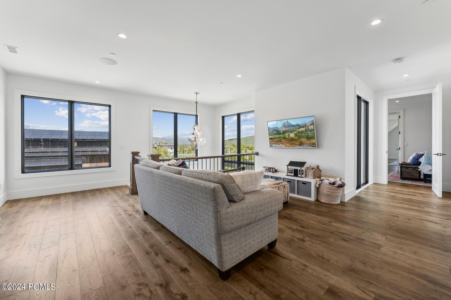 Park City, Utah 84098, United States, 6 Bedrooms Bedrooms, ,7 BathroomsBathrooms,Residential,Pending,55354