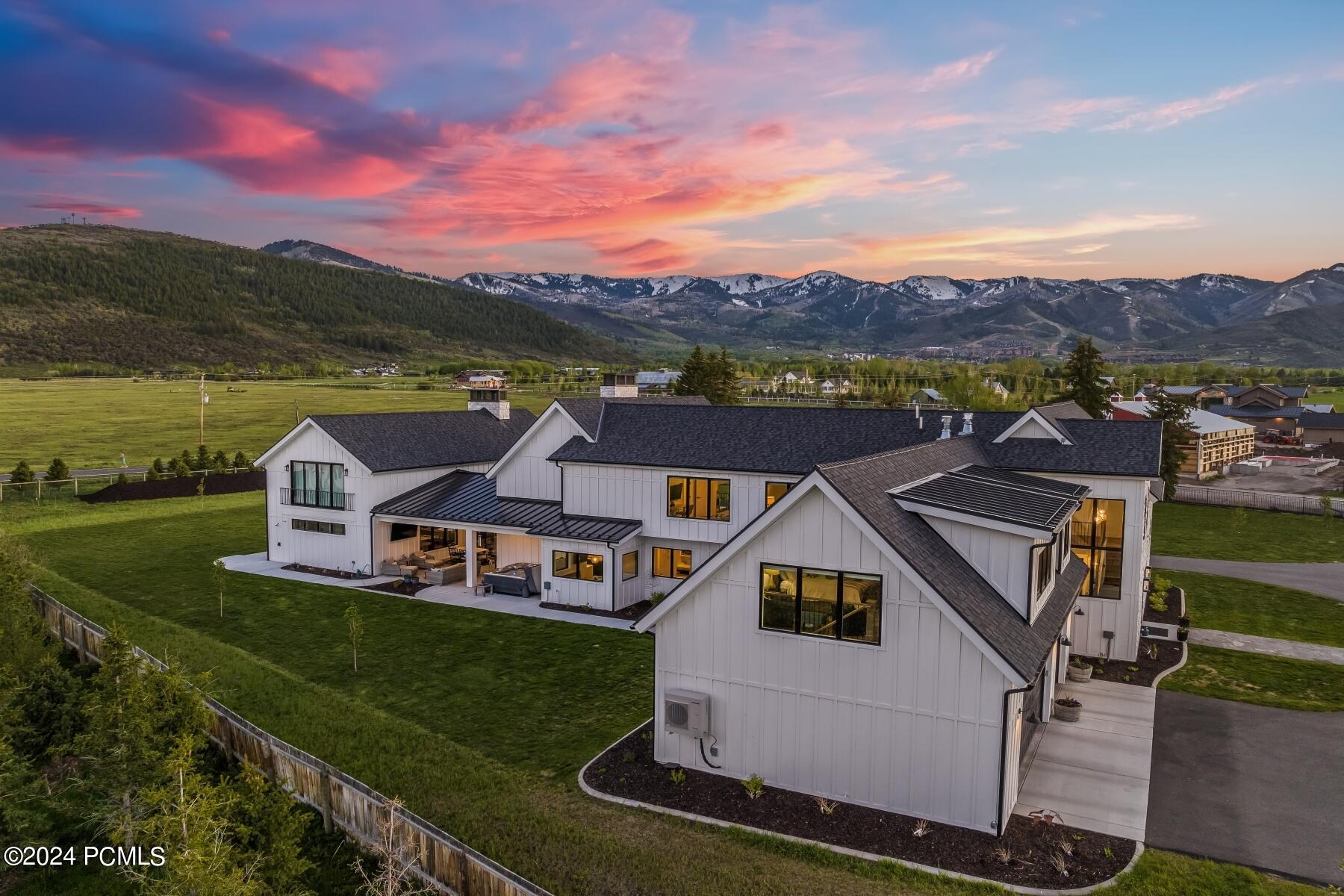 Park City, Utah 84098, United States, 6 Bedrooms Bedrooms, ,7 BathroomsBathrooms,Residential,Pending,55354