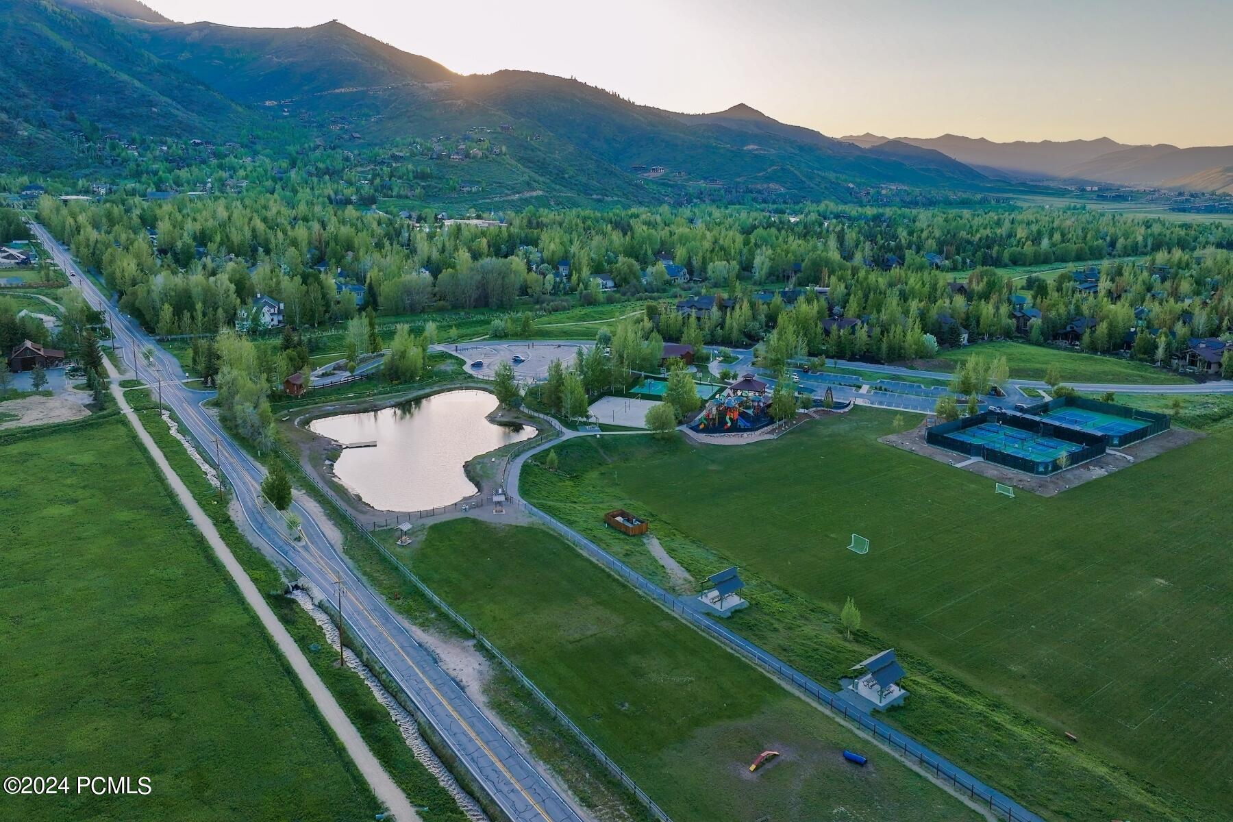 Park City, Utah 84098, United States, 6 Bedrooms Bedrooms, ,7 BathroomsBathrooms,Residential,Pending,55354