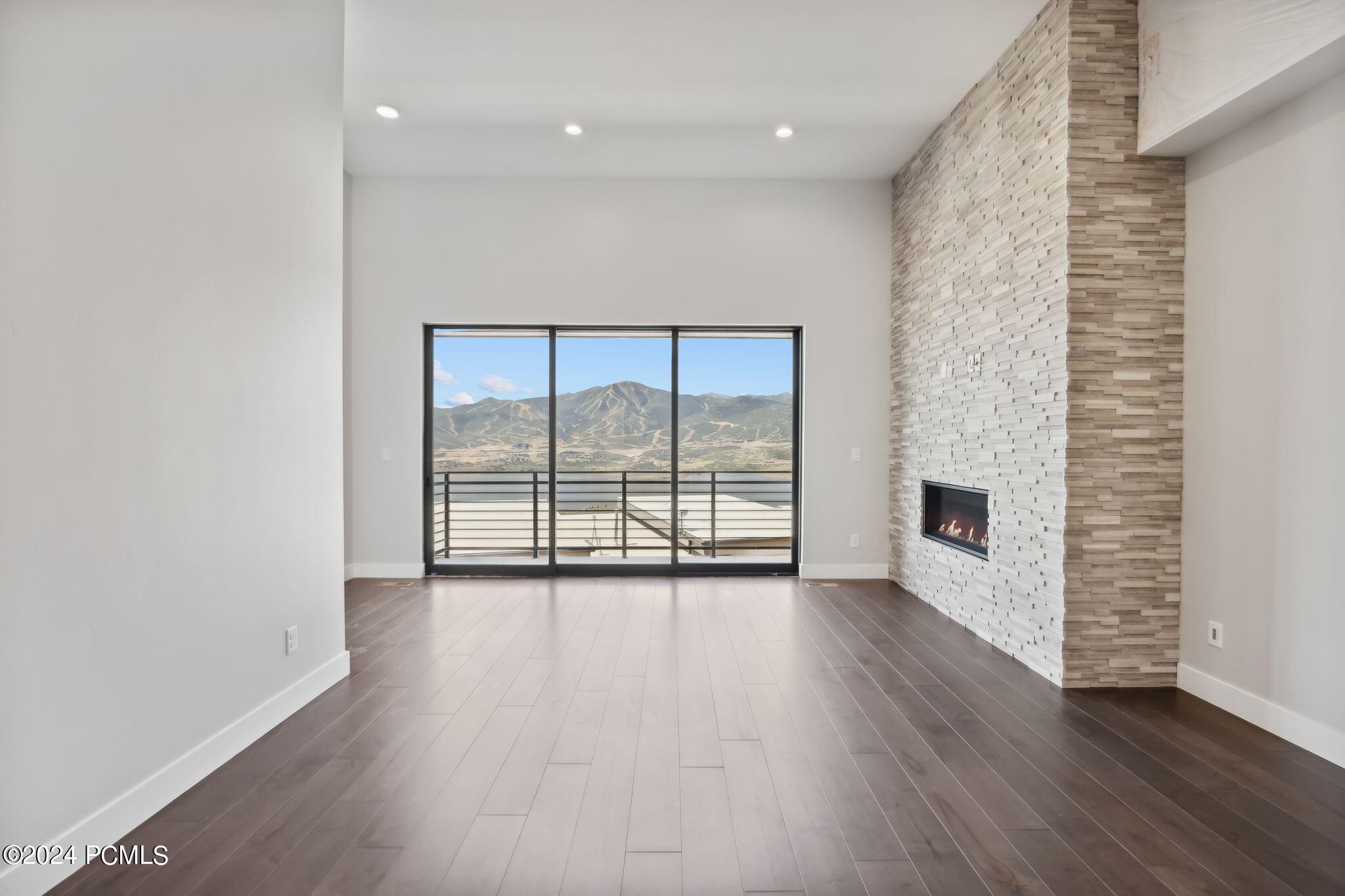 Hideout, Utah 84036, United States, 4 Bedrooms Bedrooms, ,3 BathroomsBathrooms,Residential,Pending,49027