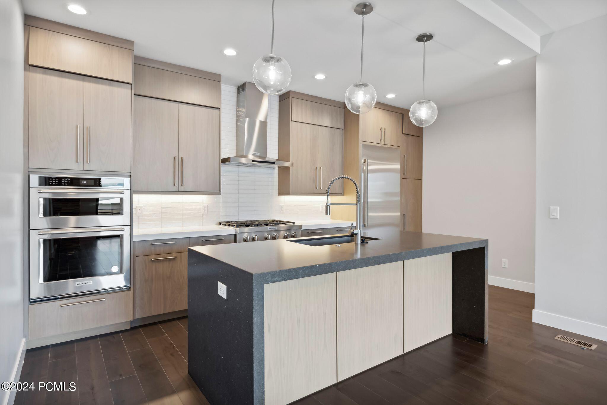 Hideout, Utah 84036, United States, 4 Bedrooms Bedrooms, ,3 BathroomsBathrooms,Residential,Pending,49027